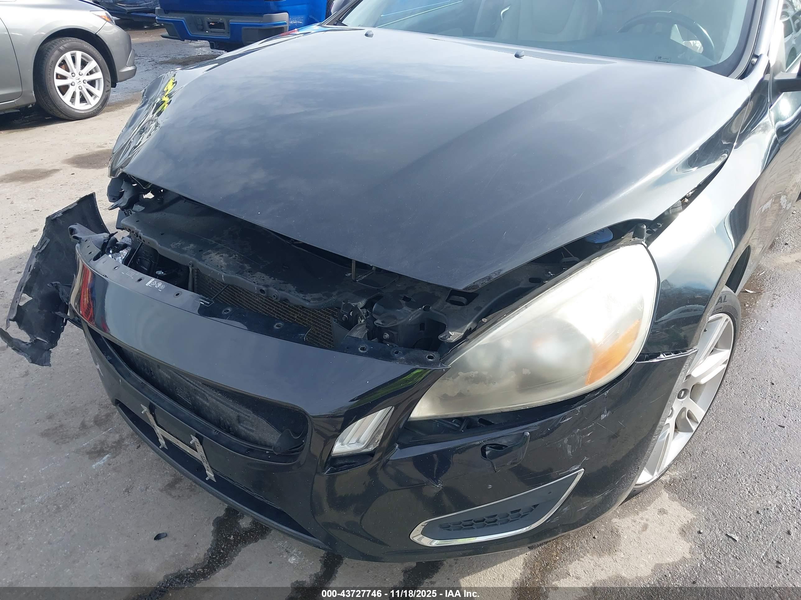VOLVO S60 image 6