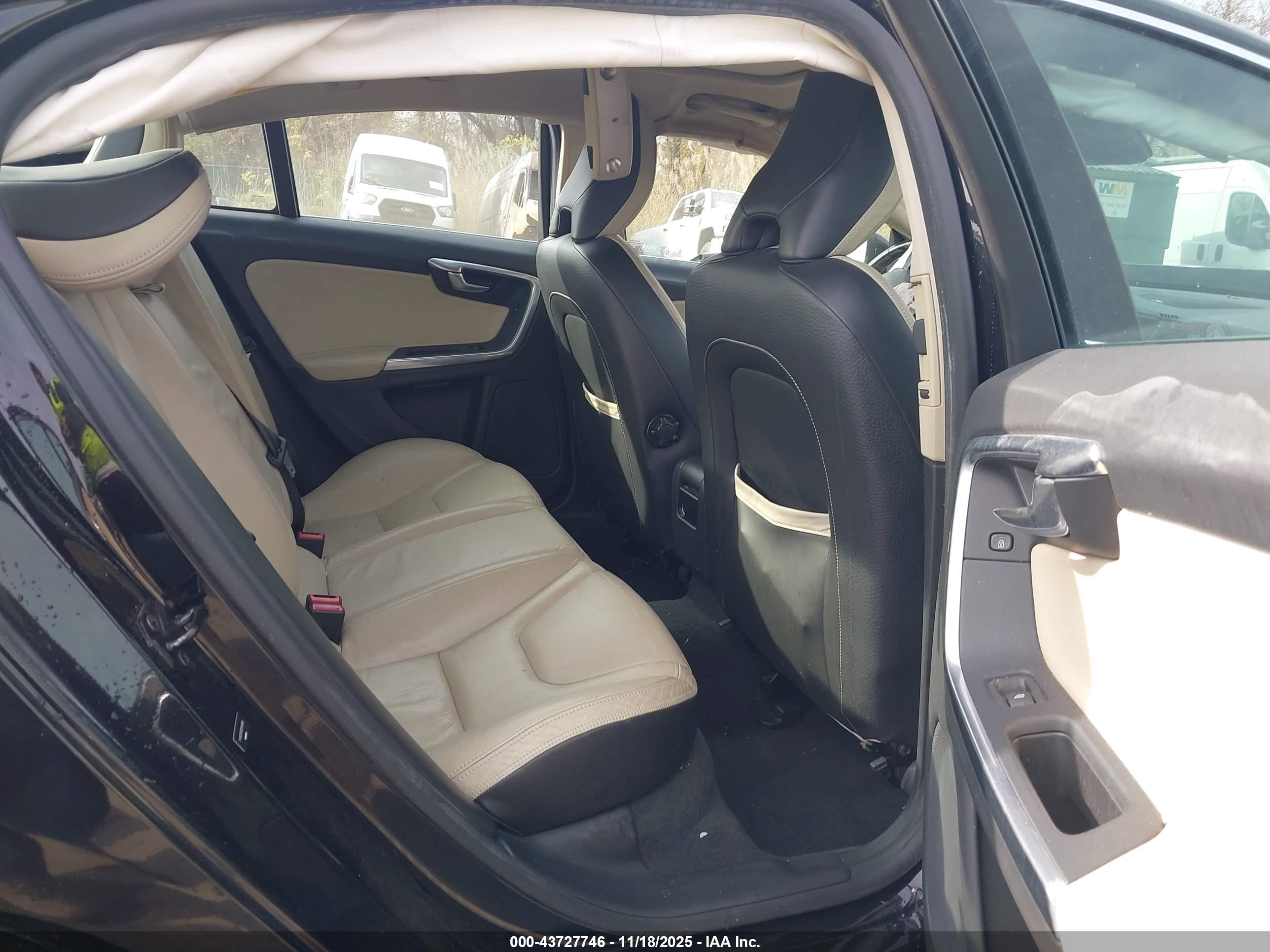 VOLVO S60 image 8