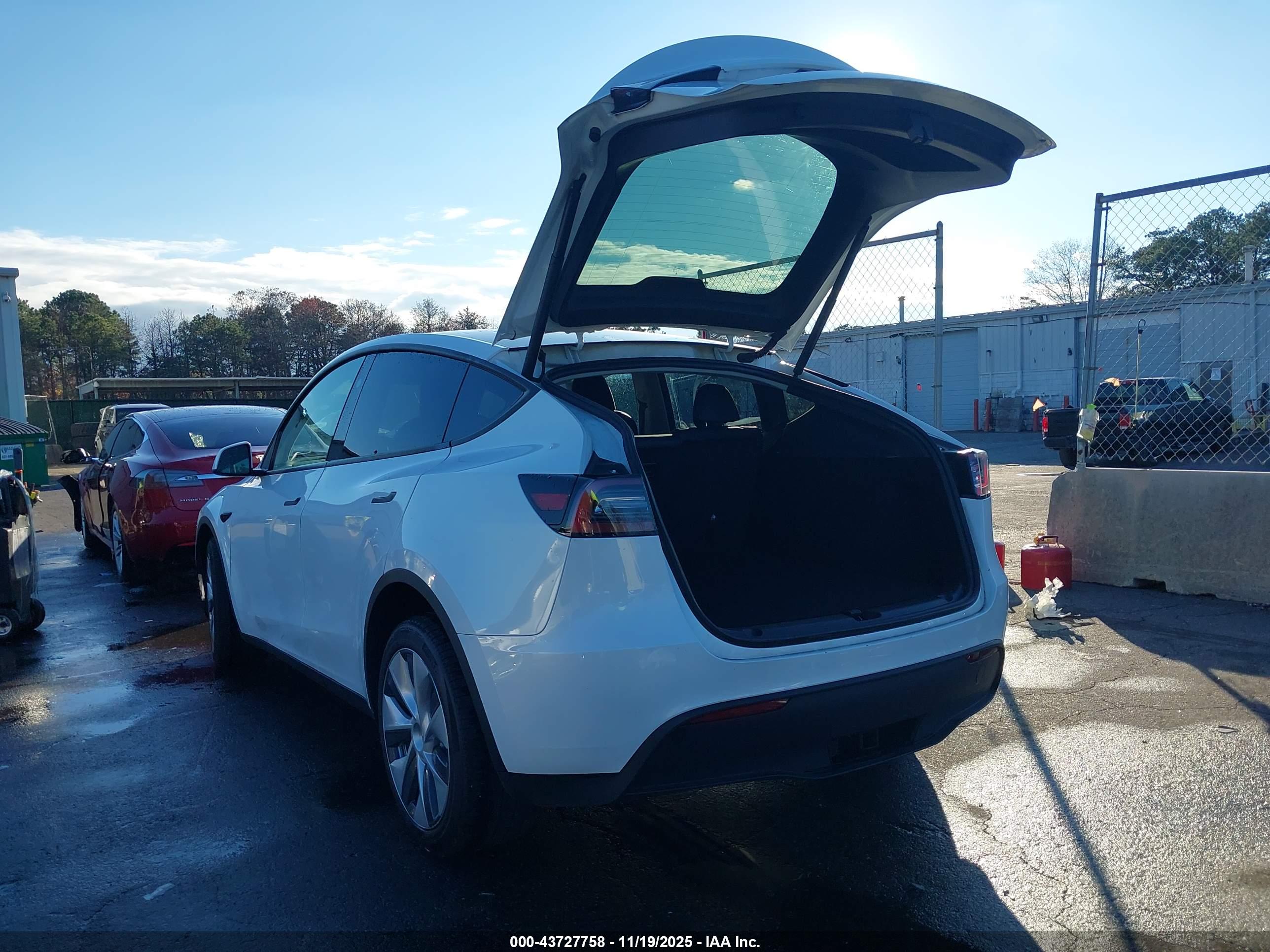 TESLA MODEL image 3