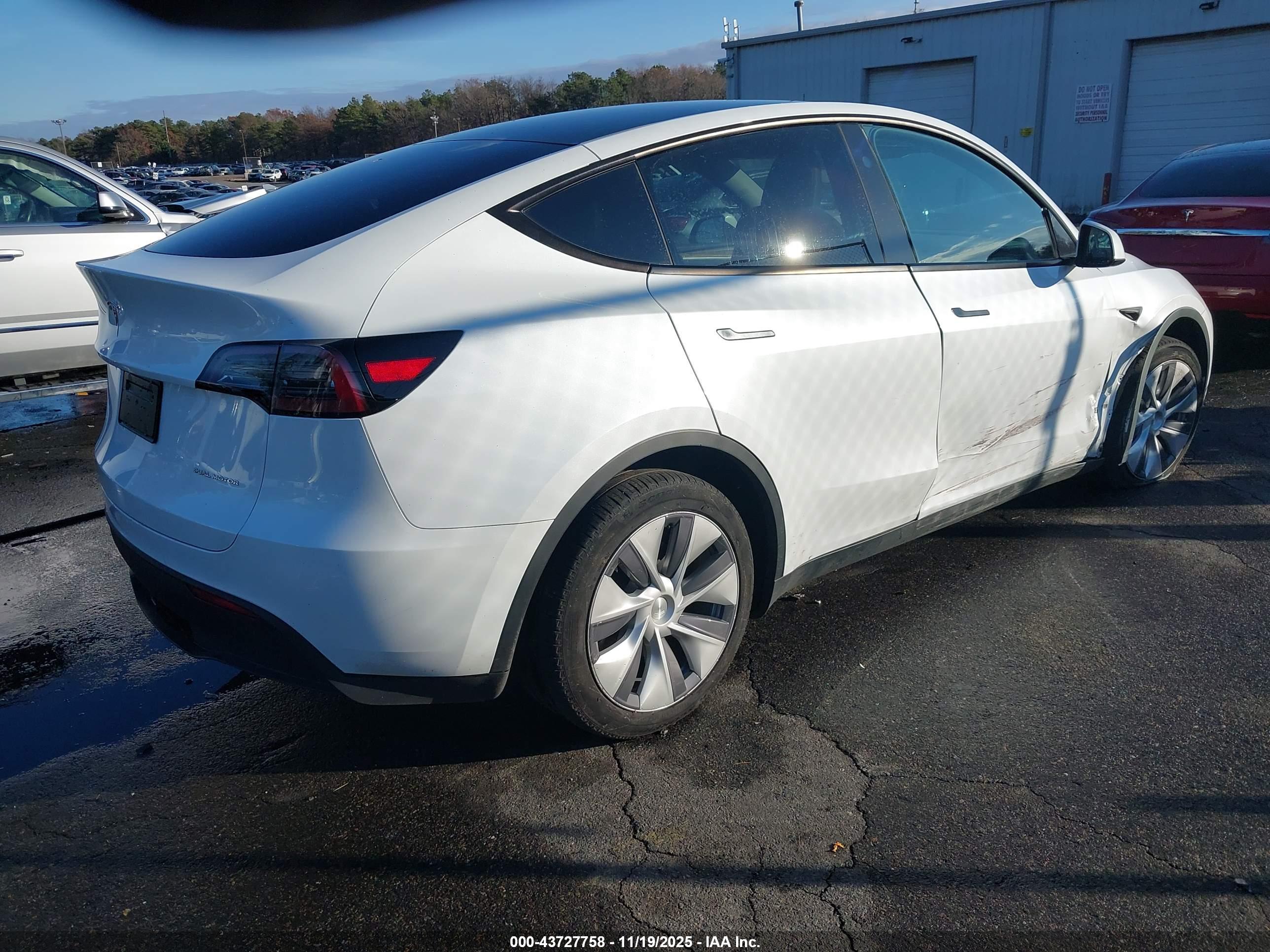 TESLA MODEL image 4