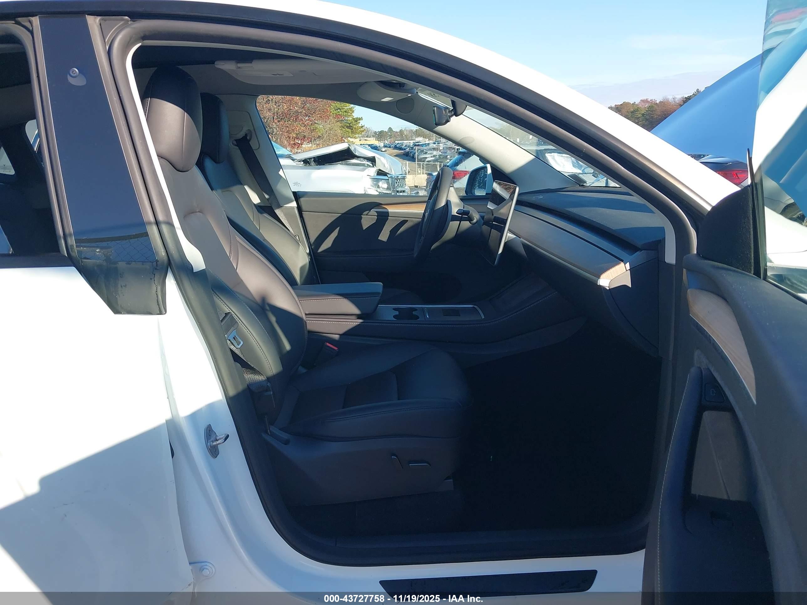 TESLA MODEL image 5