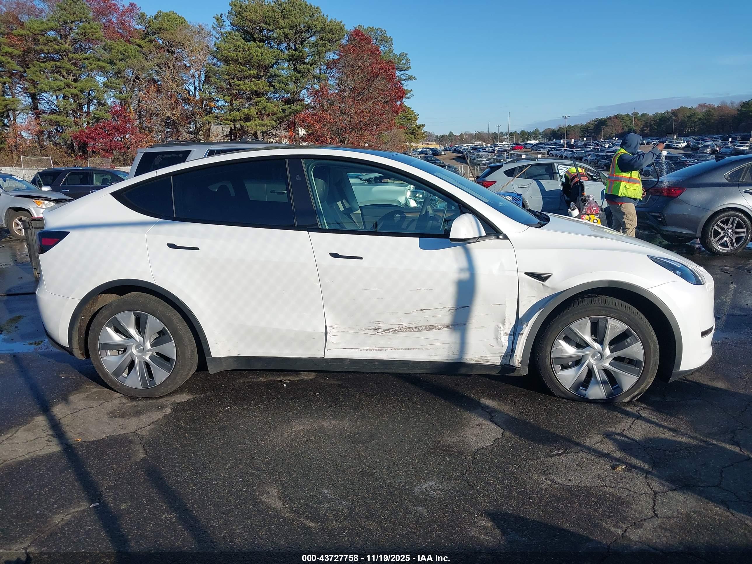 TESLA MODEL image 6