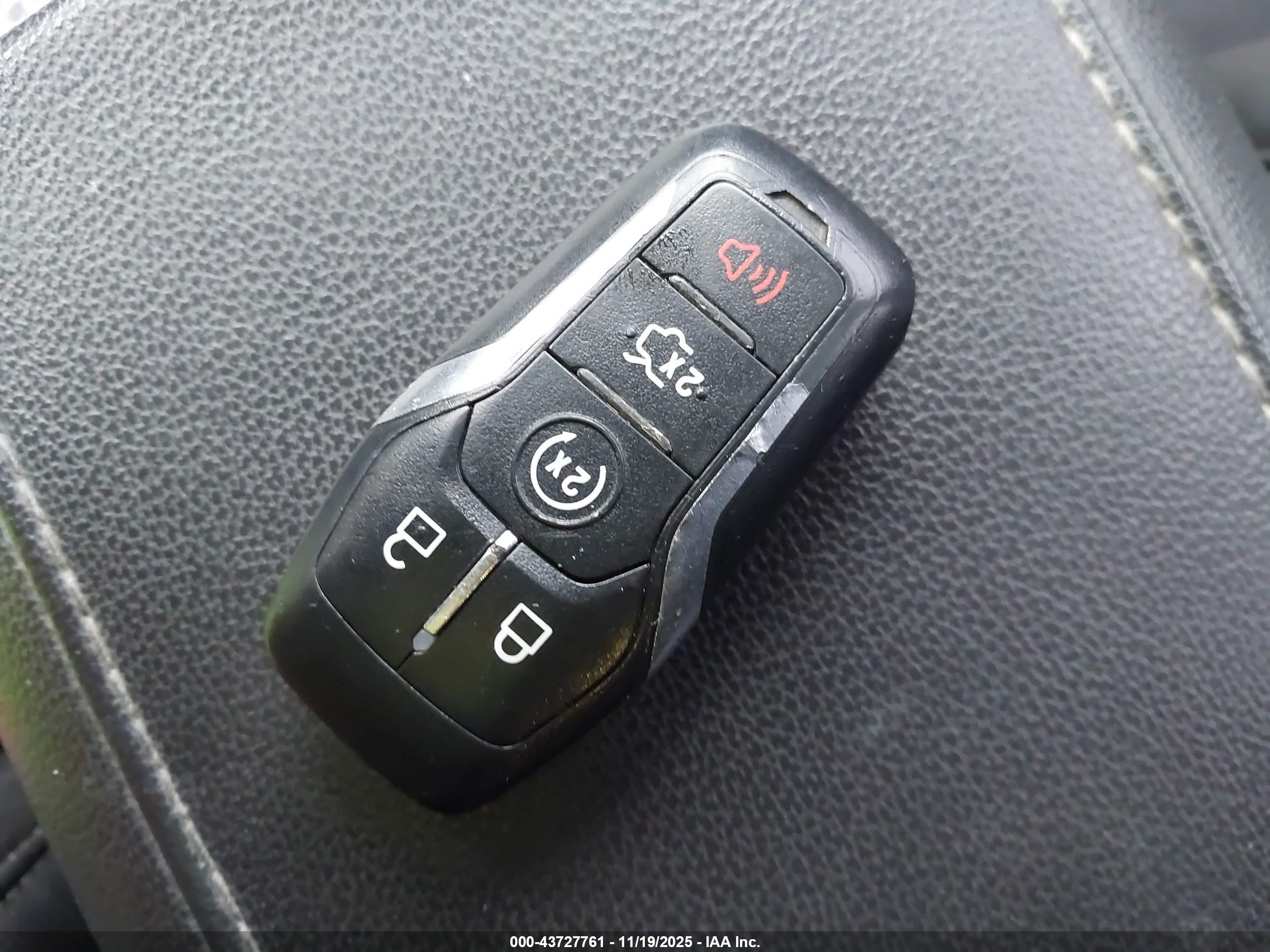 FORD FUSION image 11