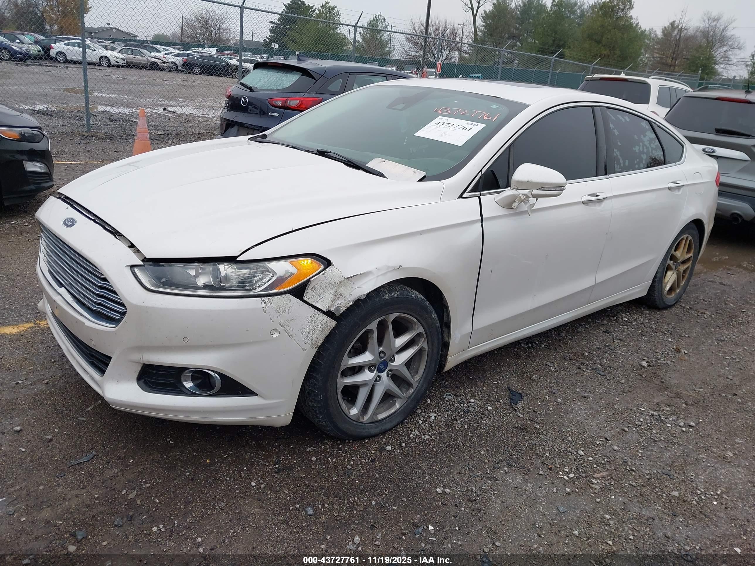 FORD FUSION image 2