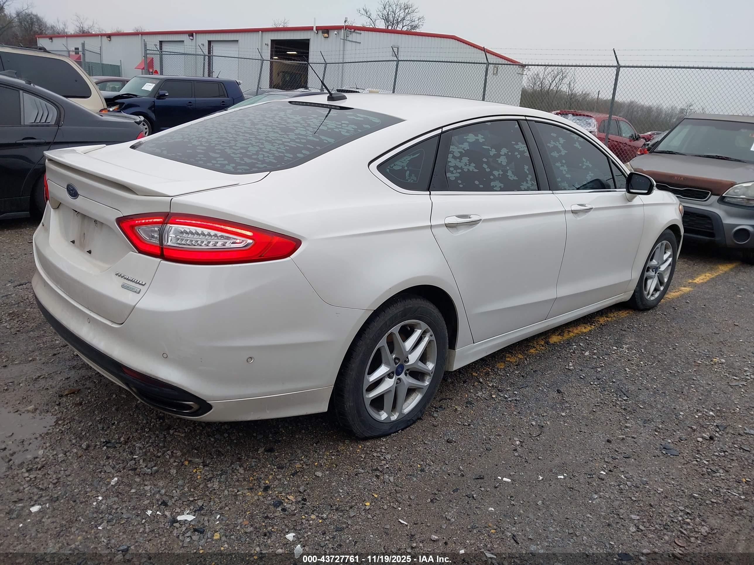 FORD FUSION image 4
