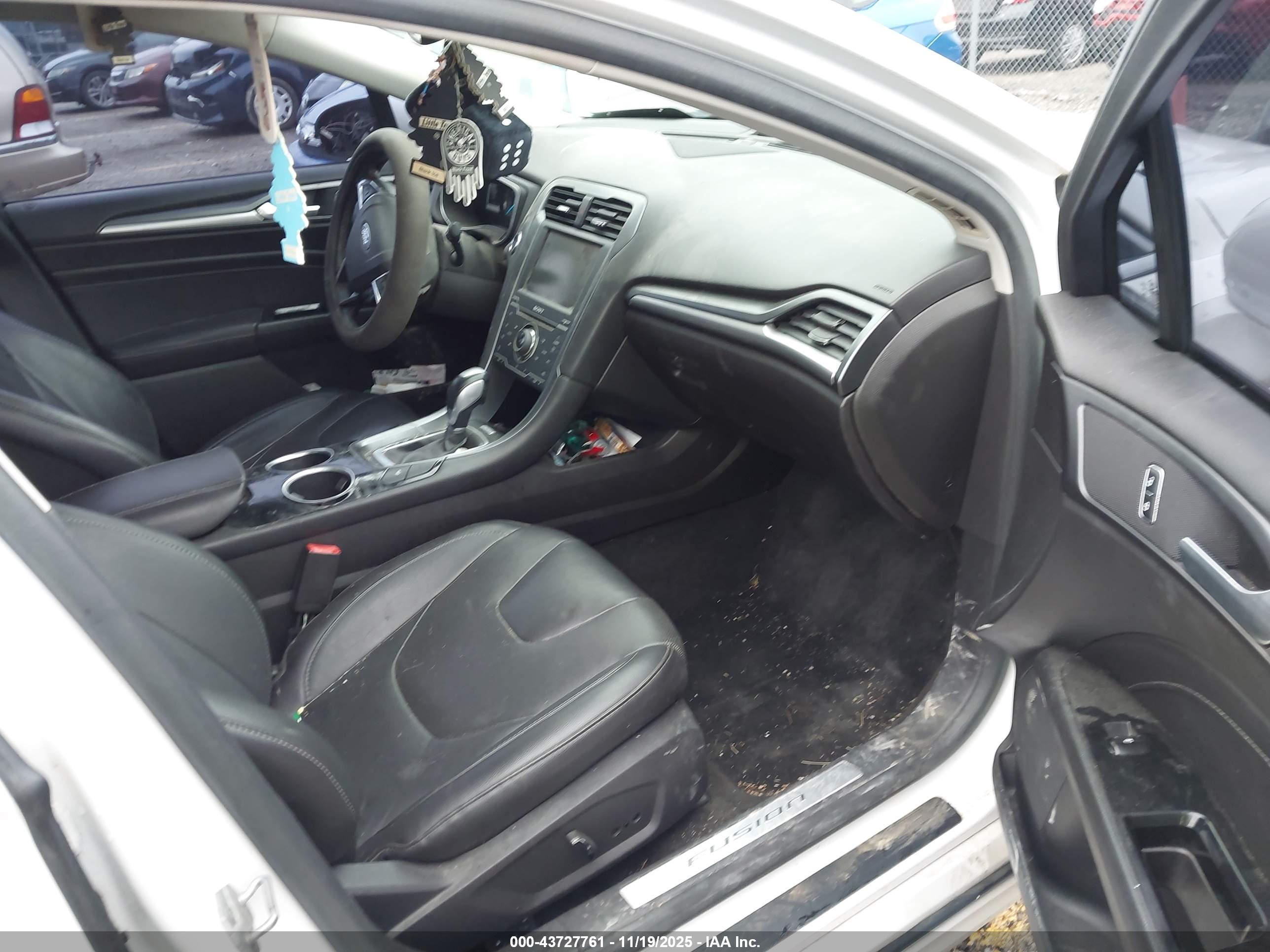 FORD FUSION image 5