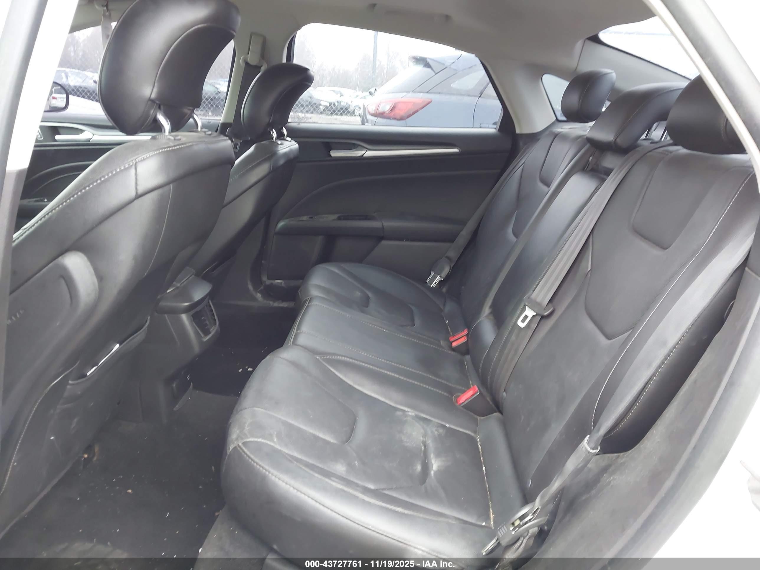 FORD FUSION image 8