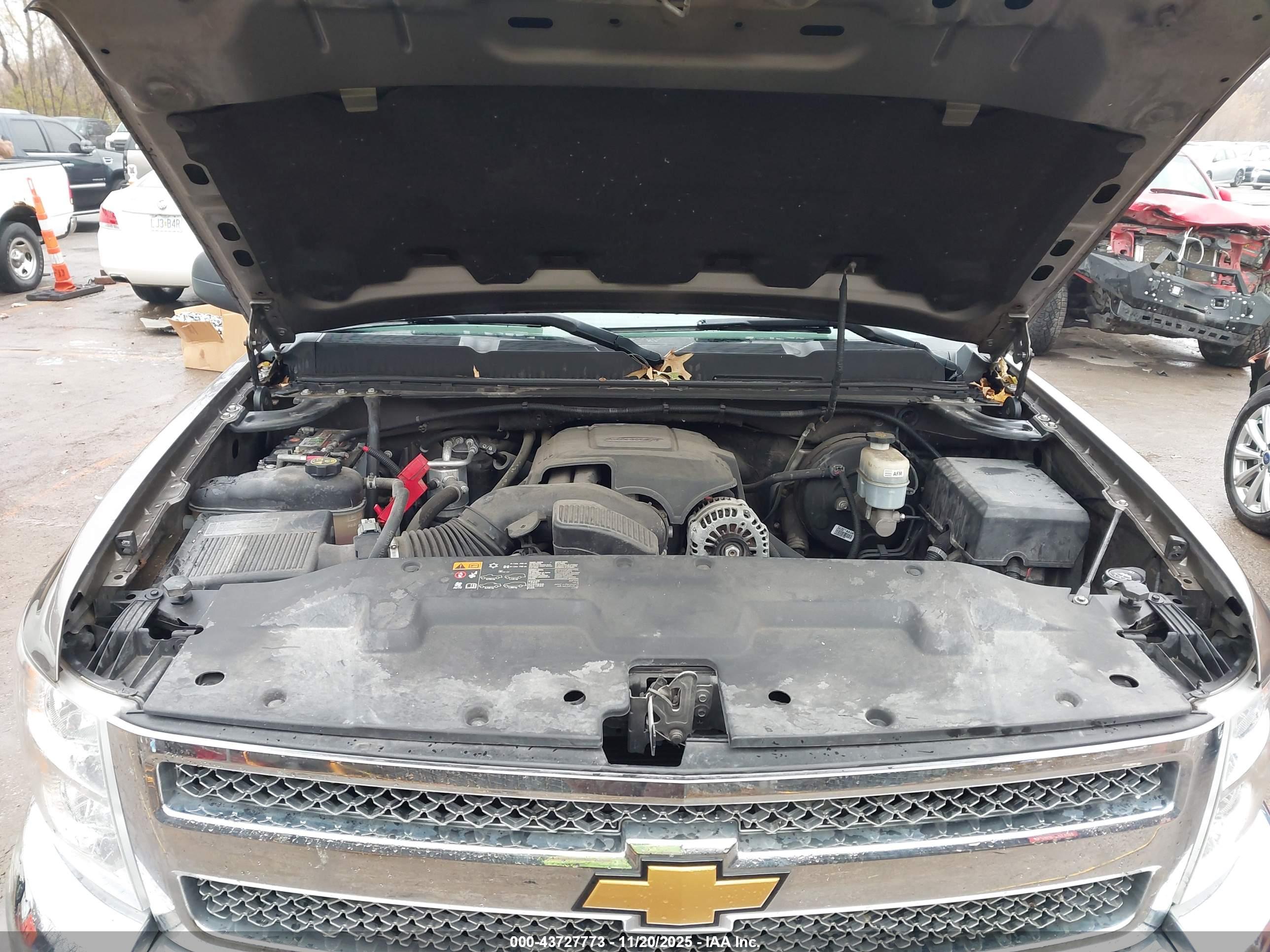 CHEVROLET SILVERADO image 10
