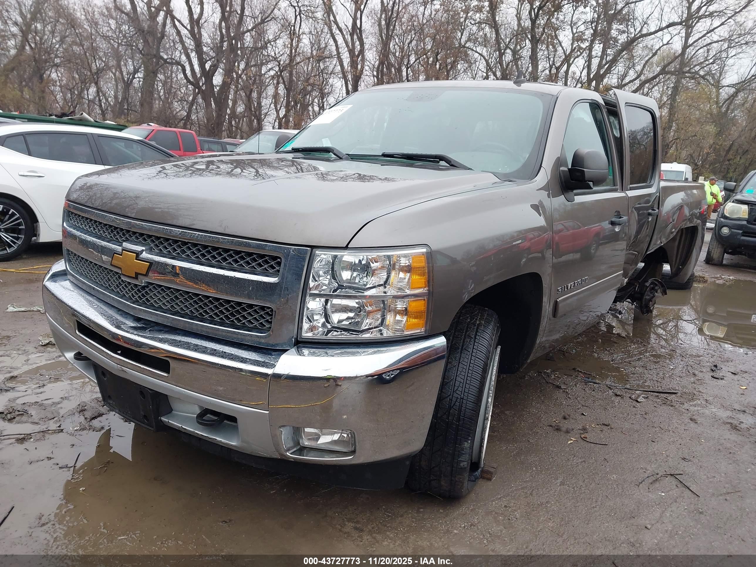 CHEVROLET SILVERADO image 2