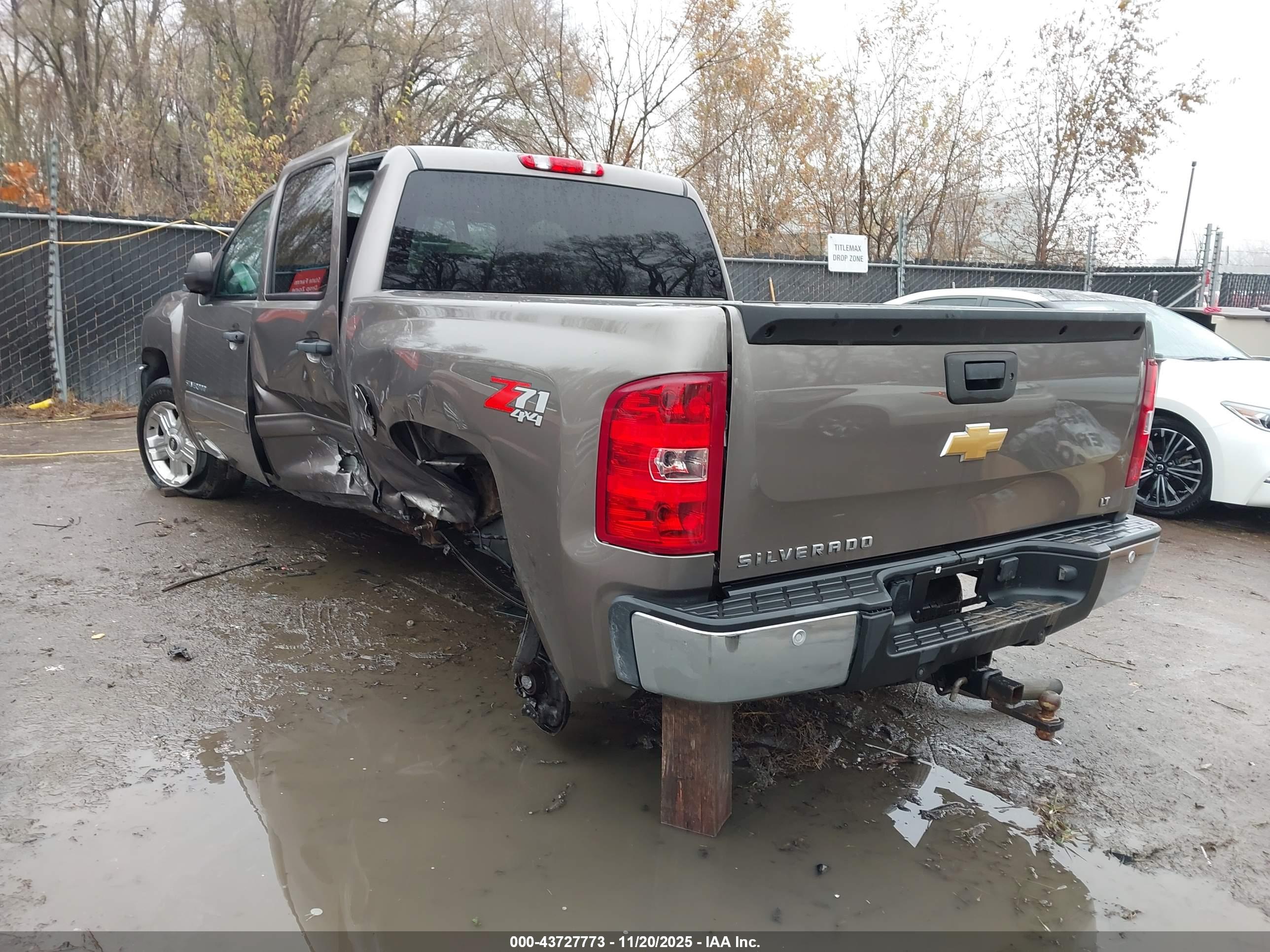 CHEVROLET SILVERADO image 3