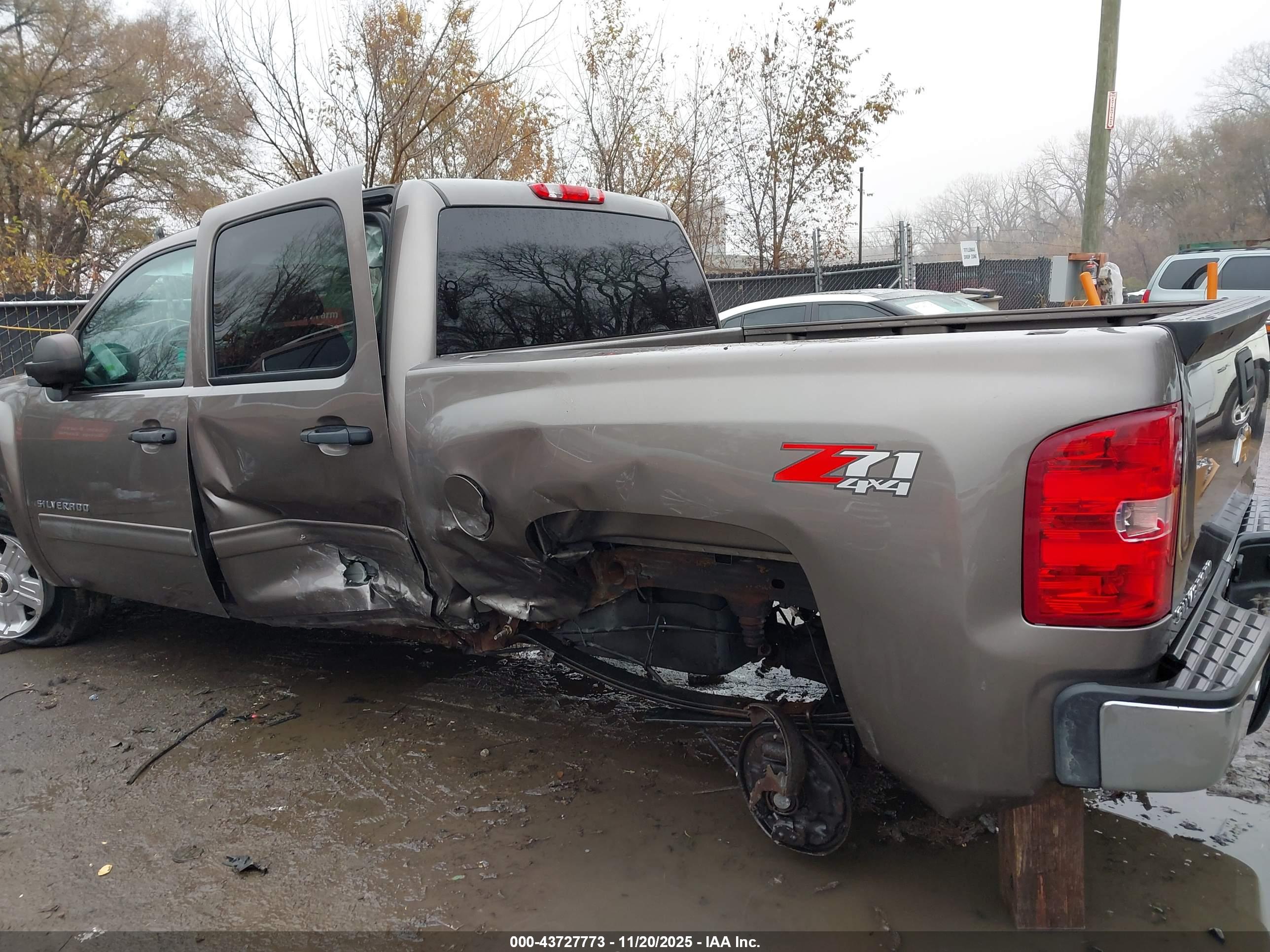 CHEVROLET SILVERADO image 6