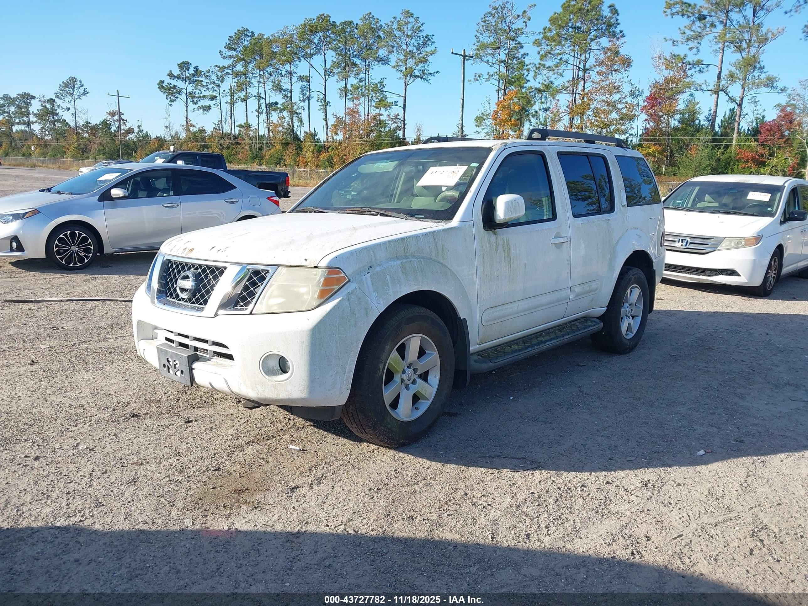 NISSAN PATHFINDER image 2