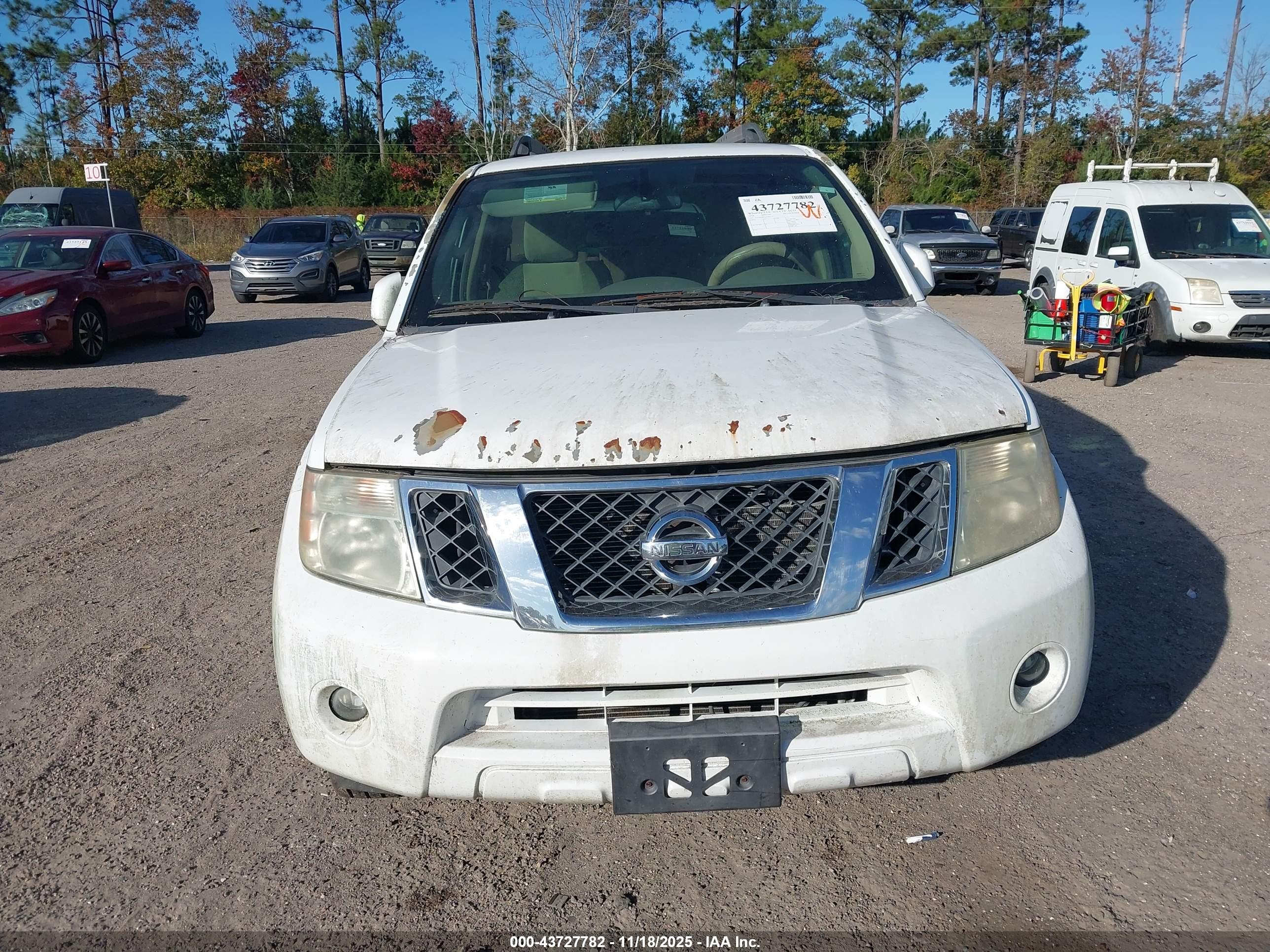 NISSAN PATHFINDER image 6