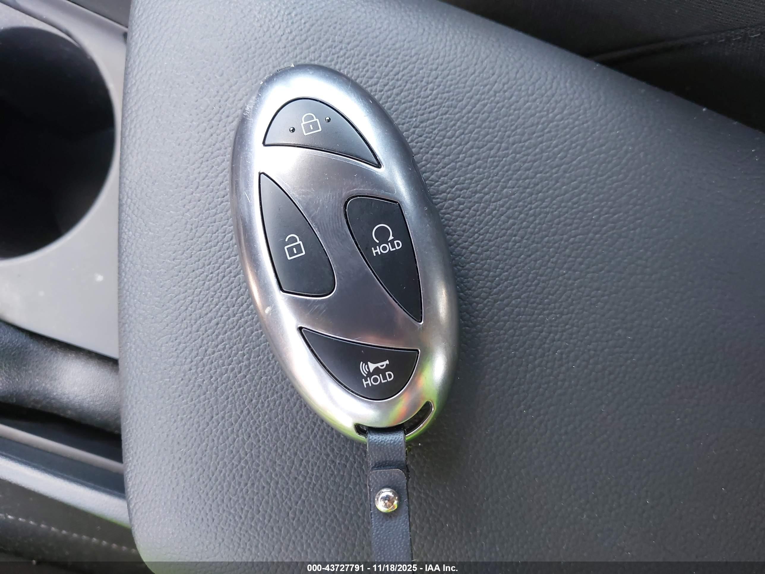 HYUNDAI ELANTRA image 11