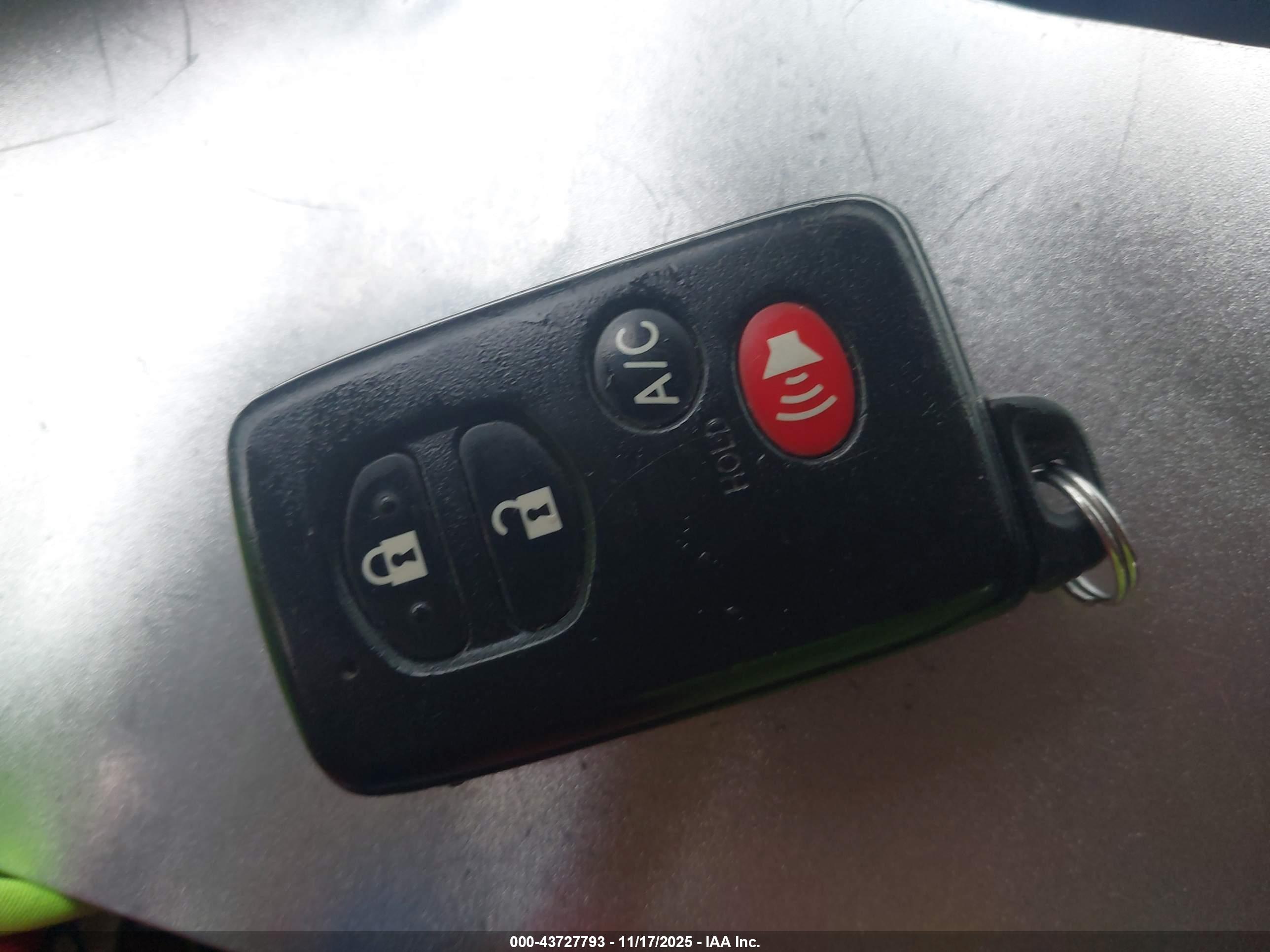 TOYOTA PRIUS image 11
