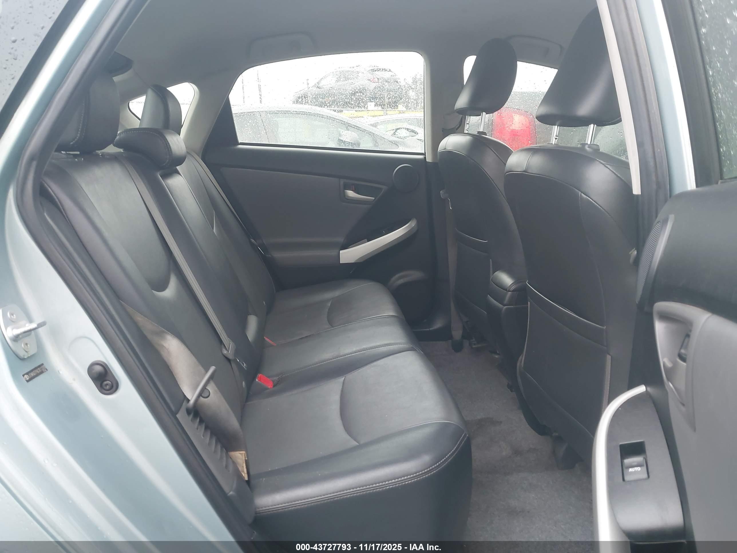 TOYOTA PRIUS image 8
