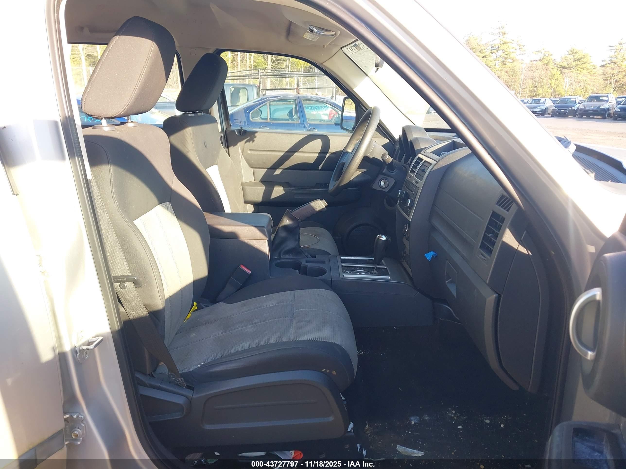 DODGE NITRO image 5