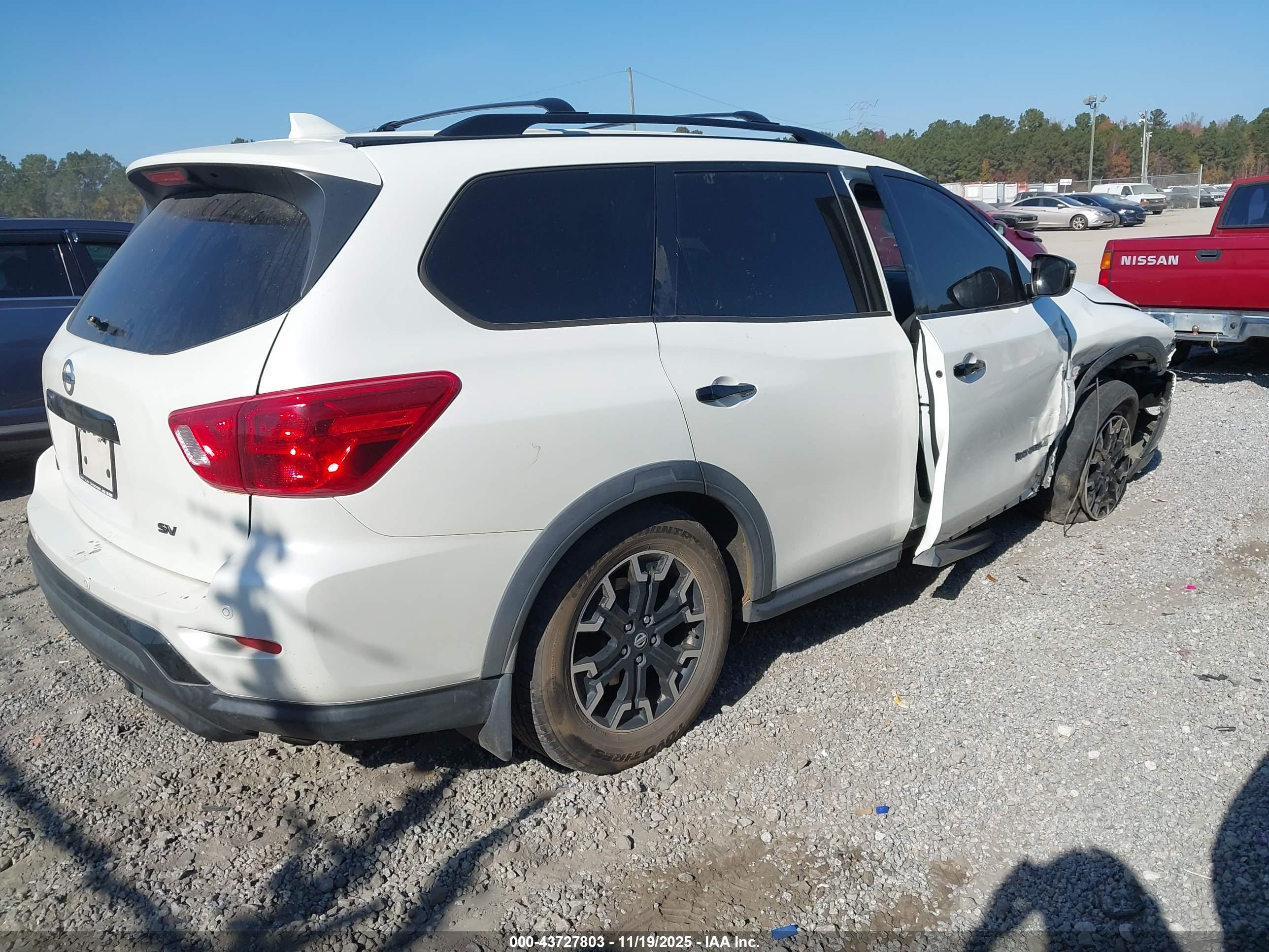 NISSAN PATHFINDER image 4