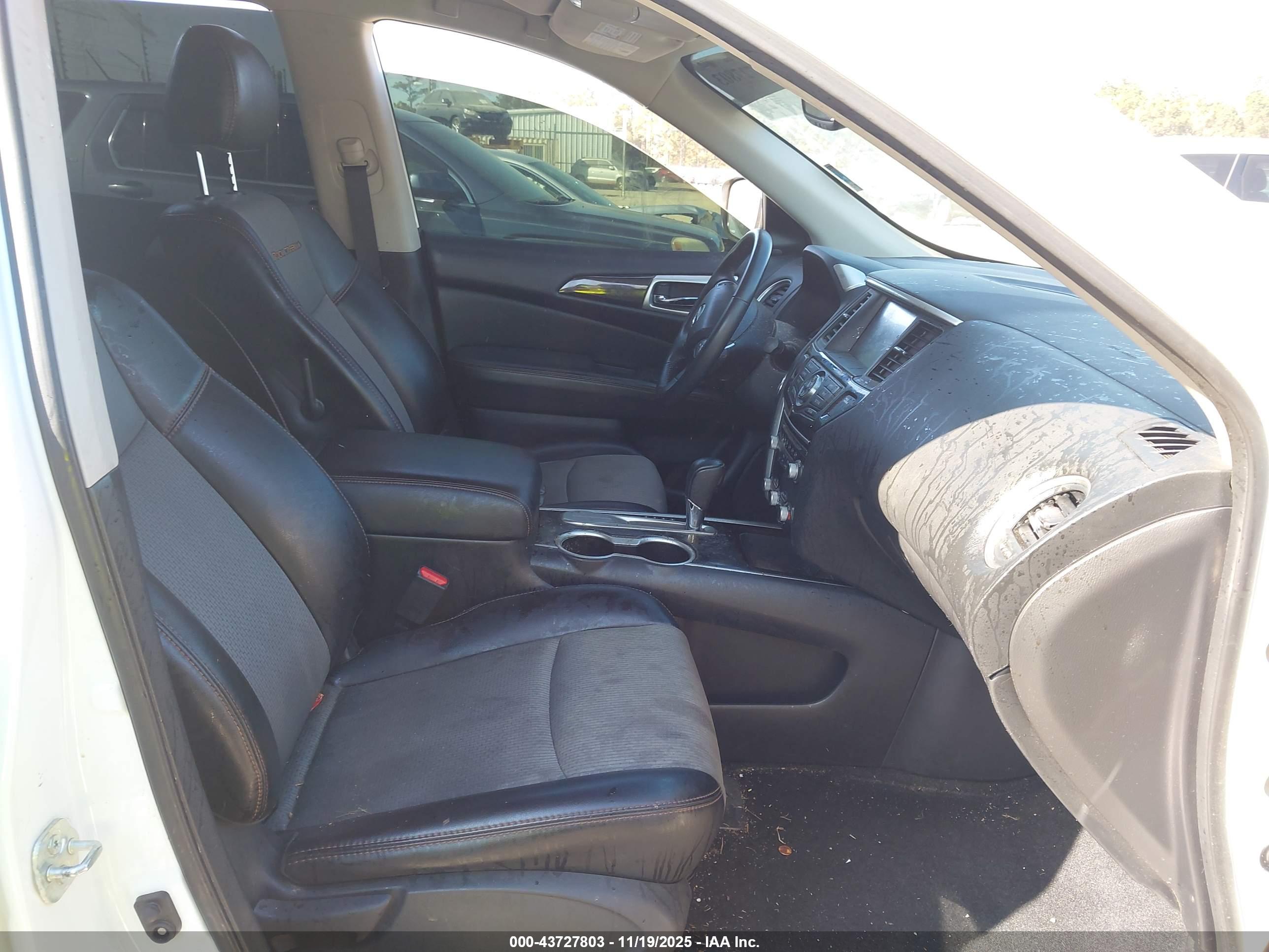 NISSAN PATHFINDER image 5