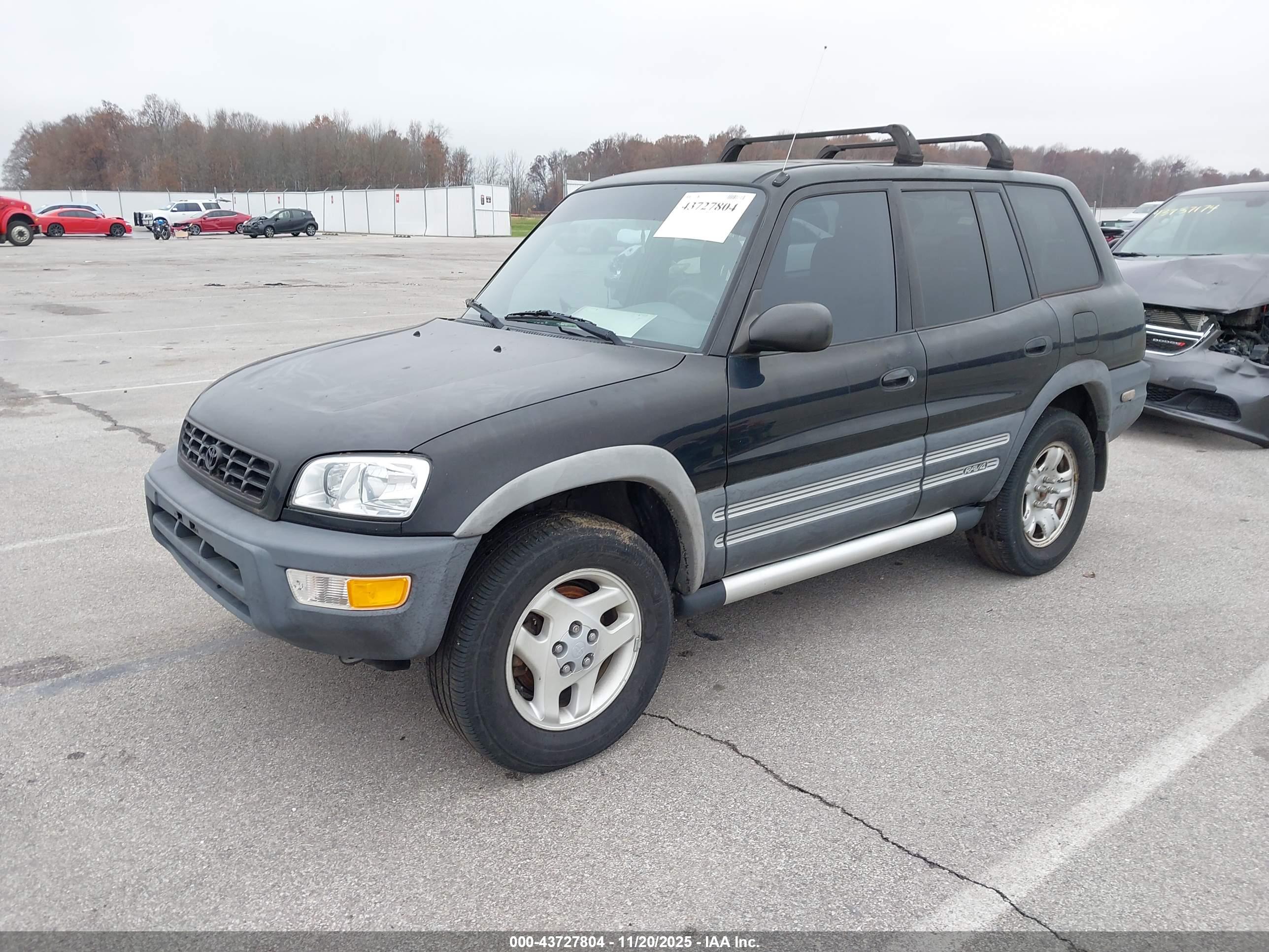TOYOTA RAV4 image 2