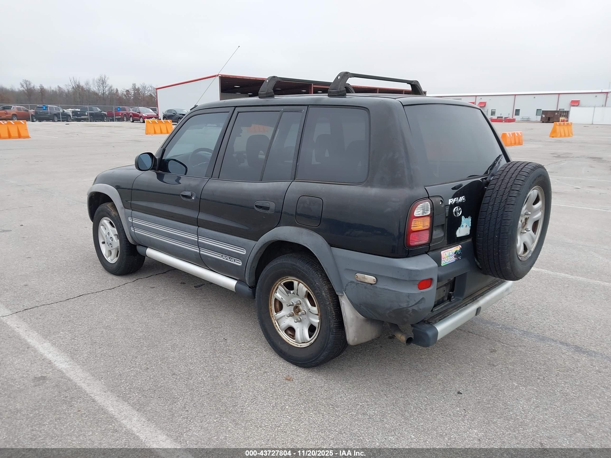 TOYOTA RAV4 image 3