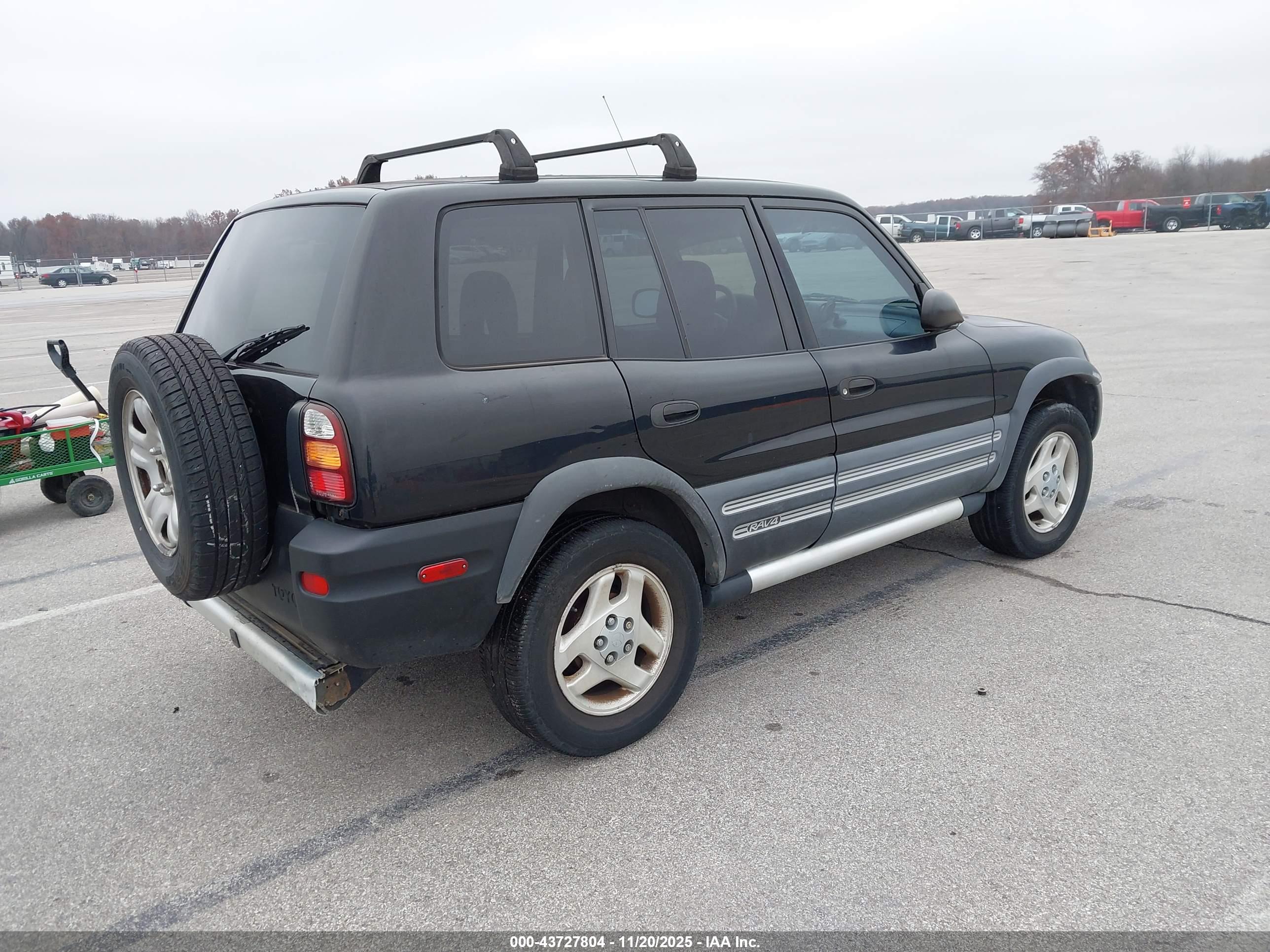 TOYOTA RAV4 image 4