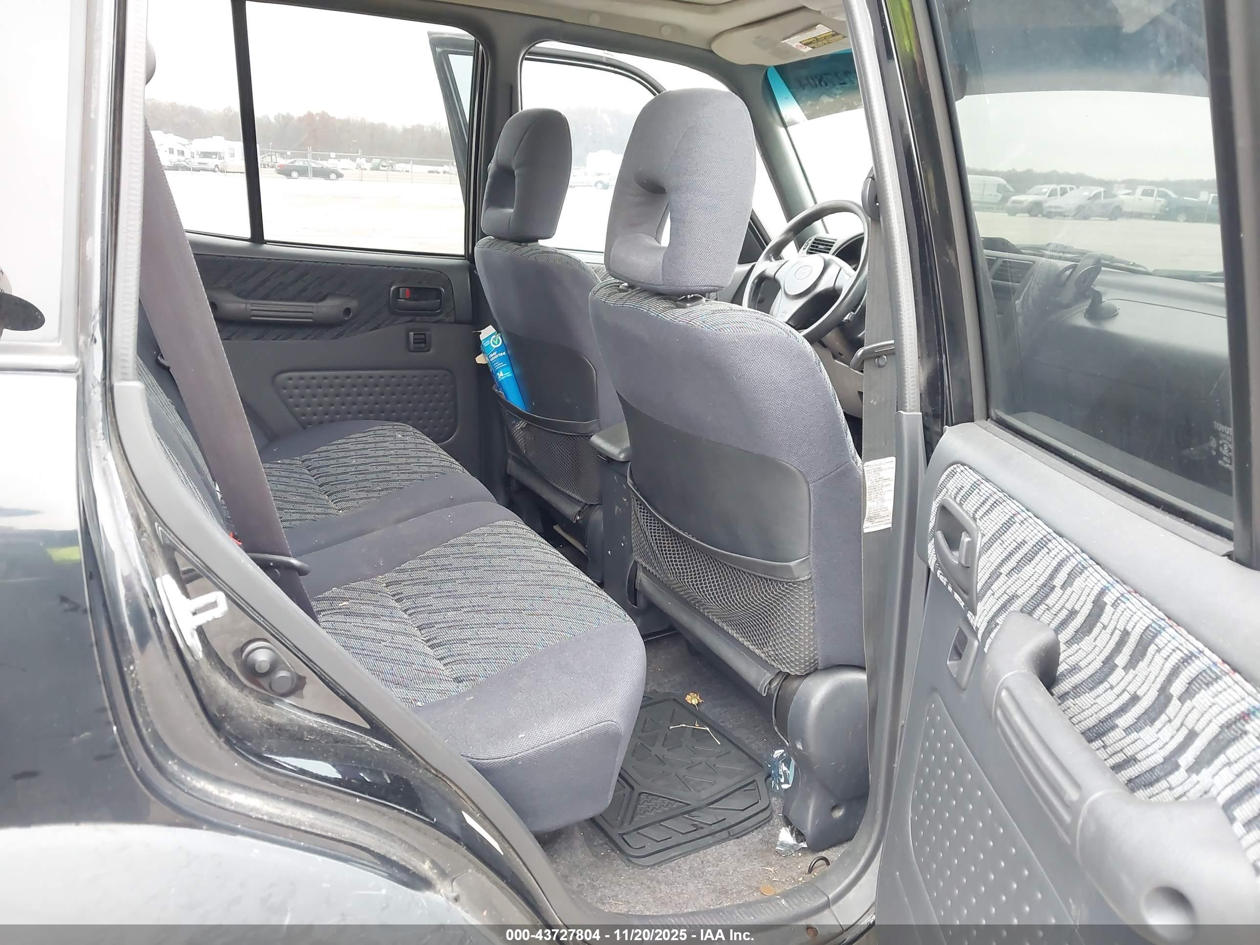 TOYOTA RAV4 image 8