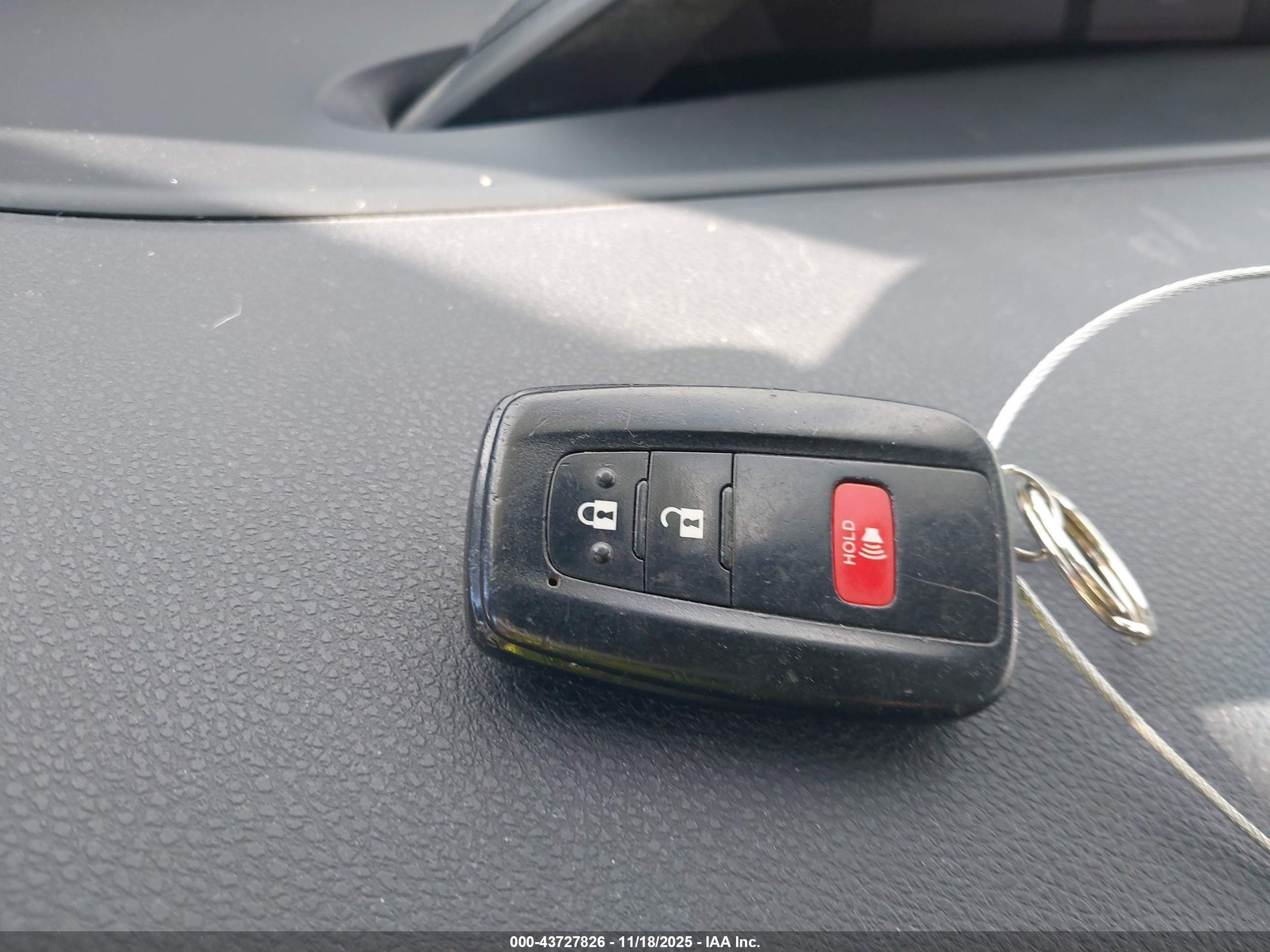 TOYOTA PRIUS image 11