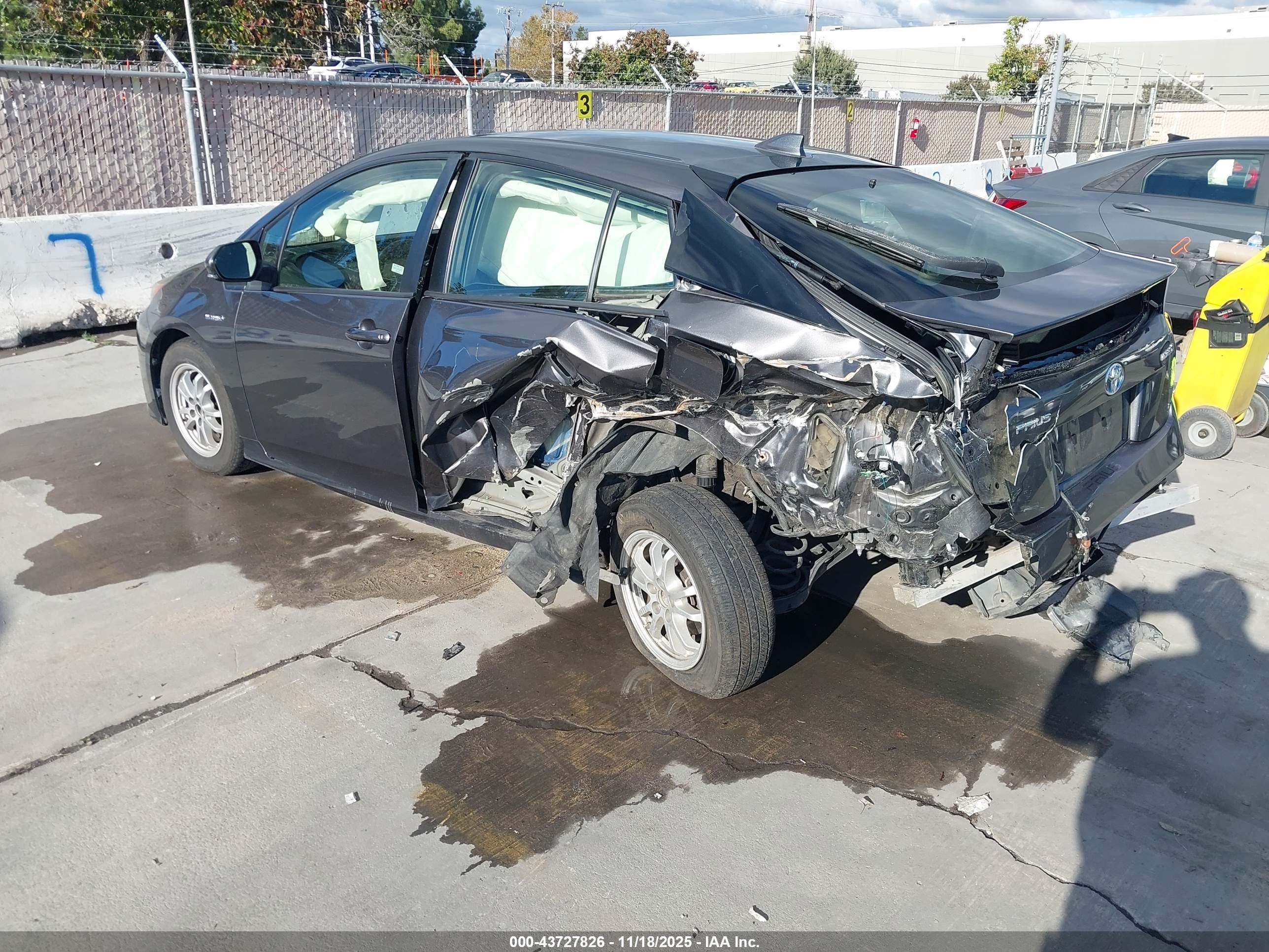 TOYOTA PRIUS image 3