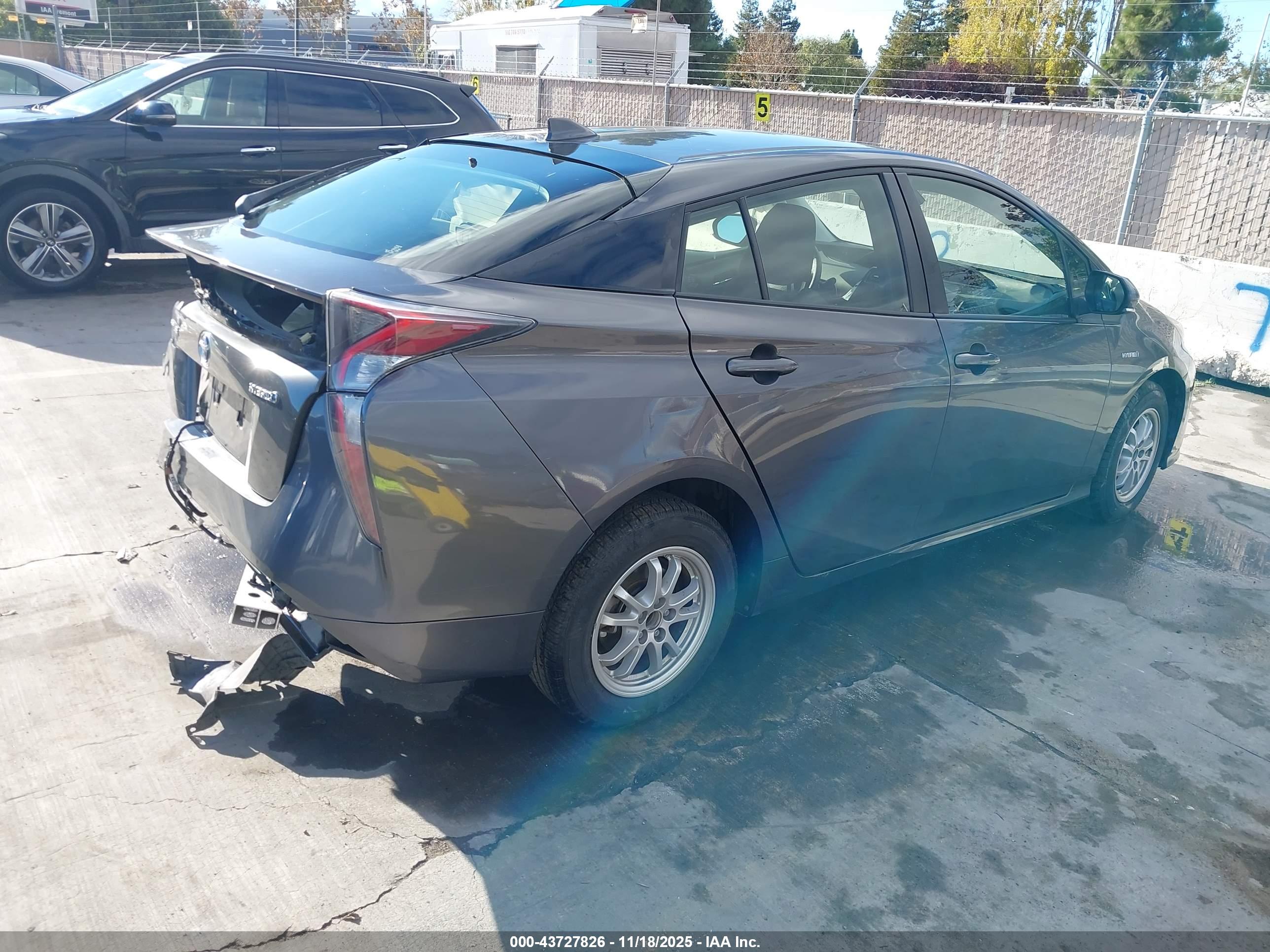 TOYOTA PRIUS image 4