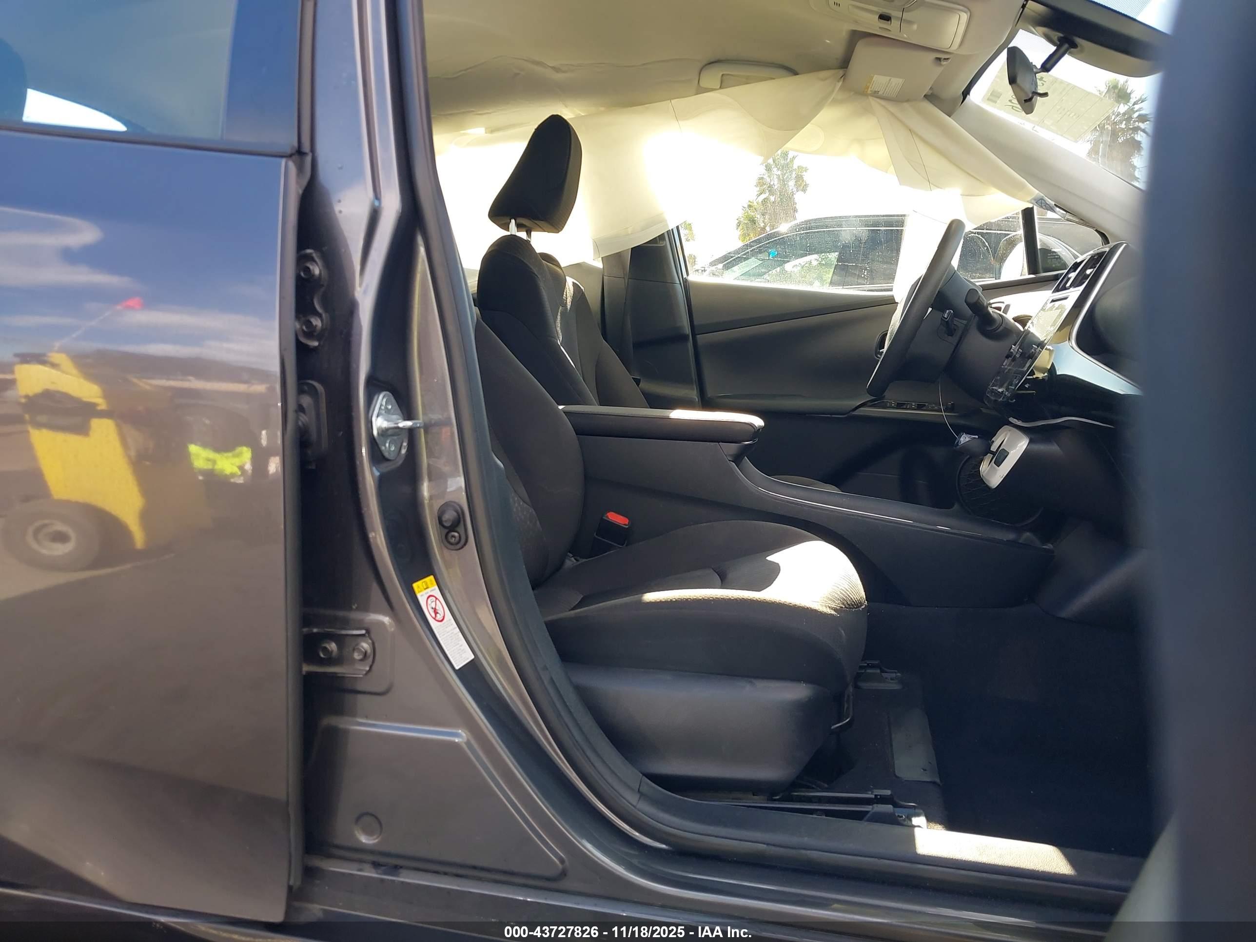 TOYOTA PRIUS image 5
