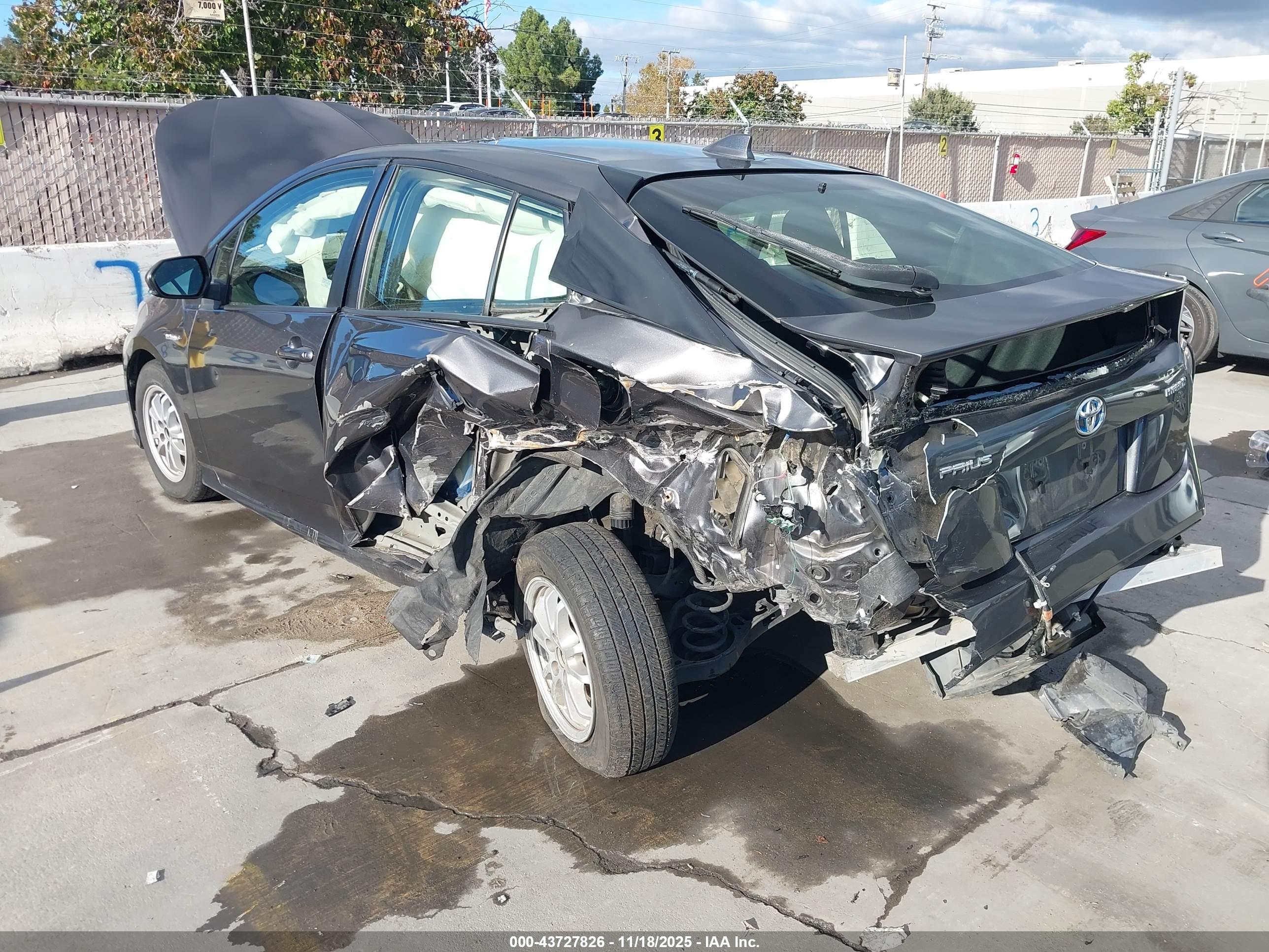 TOYOTA PRIUS image 6