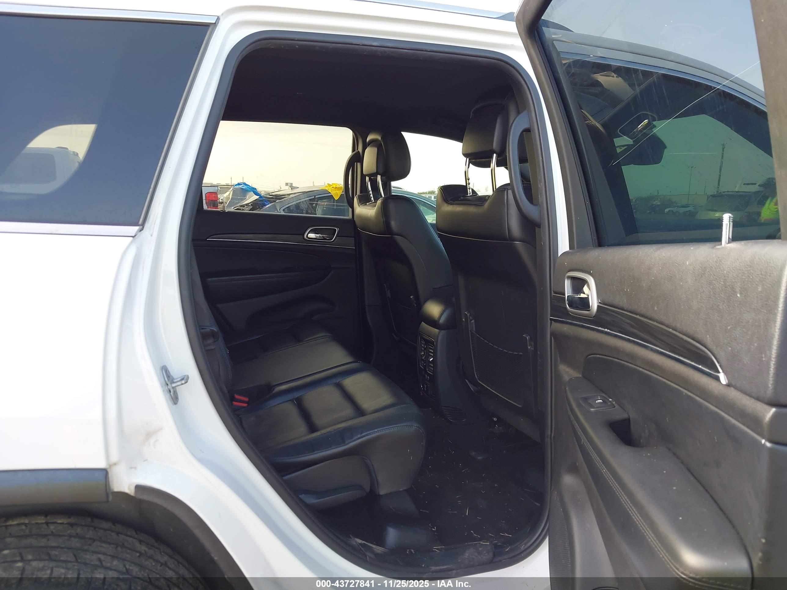 JEEP GRAND image 8
