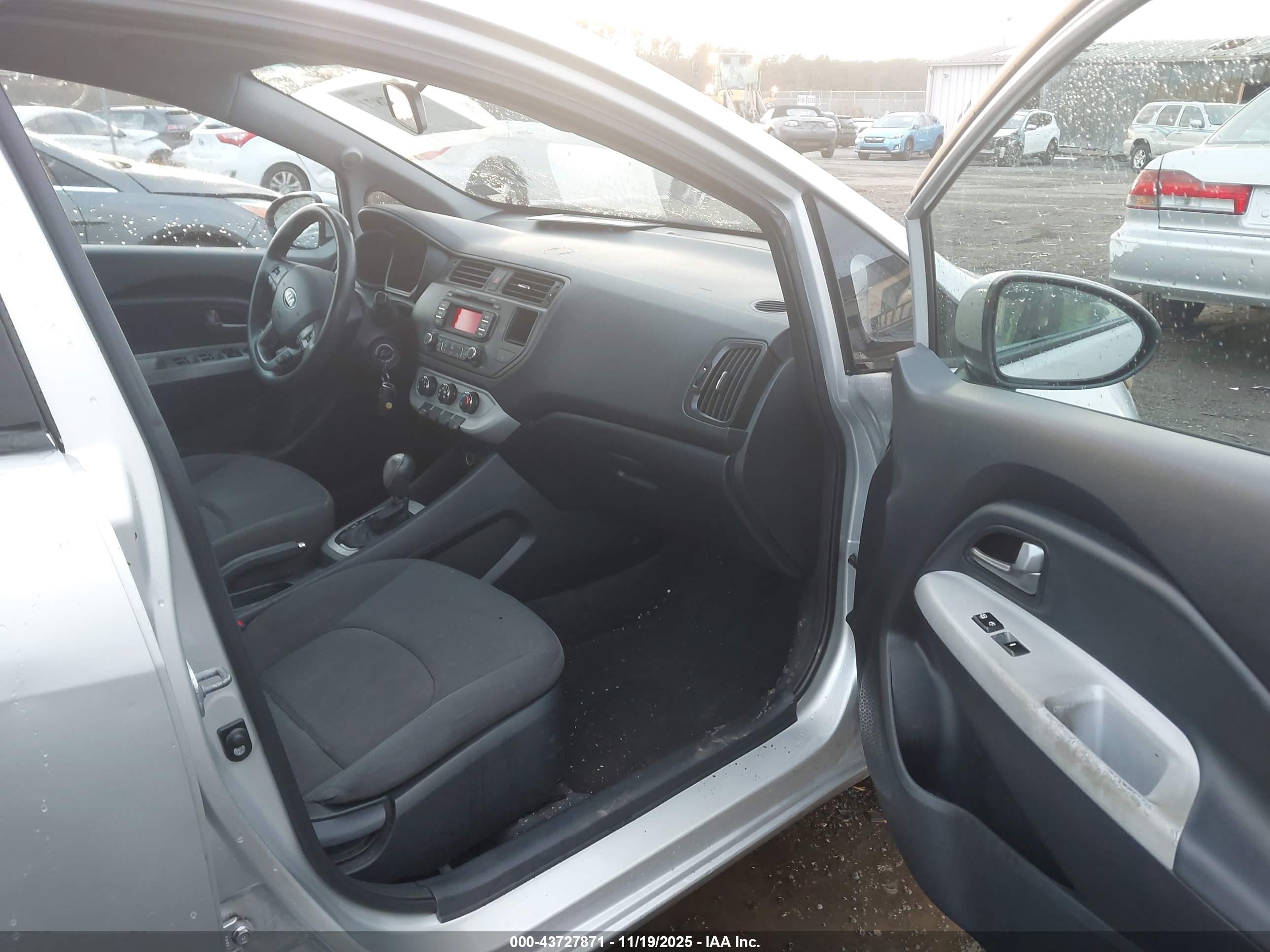 KIA RIO image 5