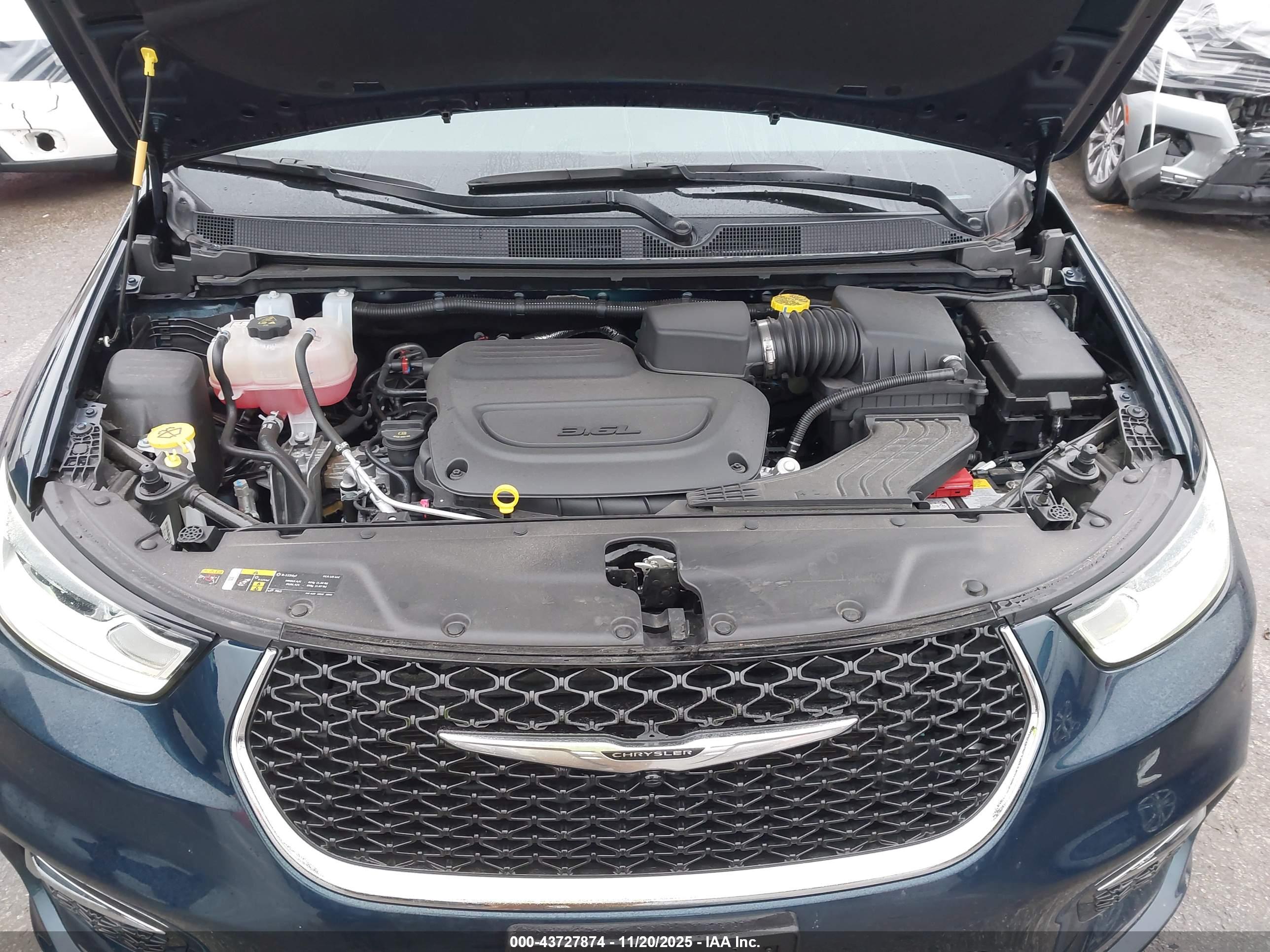 CHRYSLER PACIFICA image 10