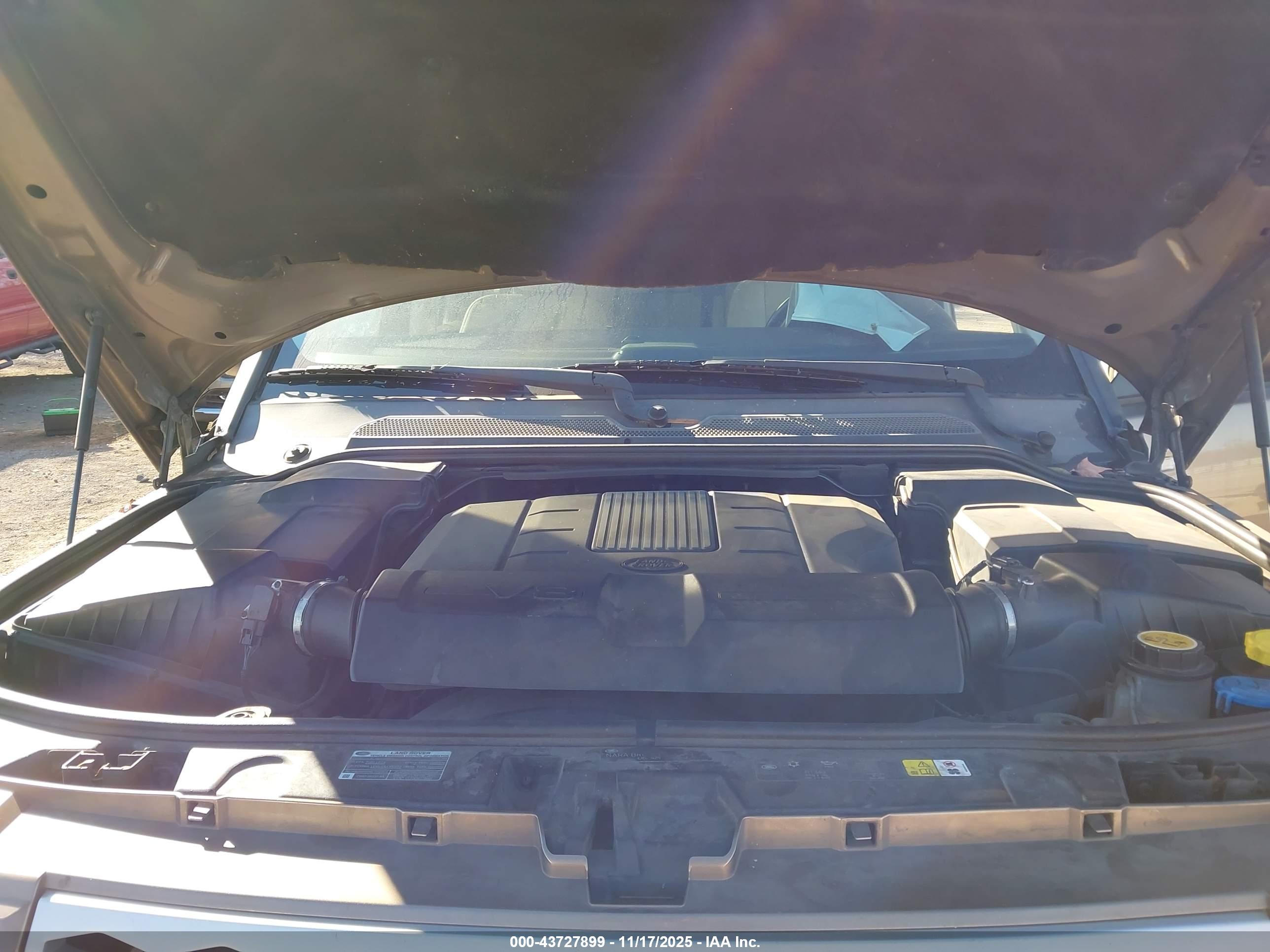 LAND ROVER image 10