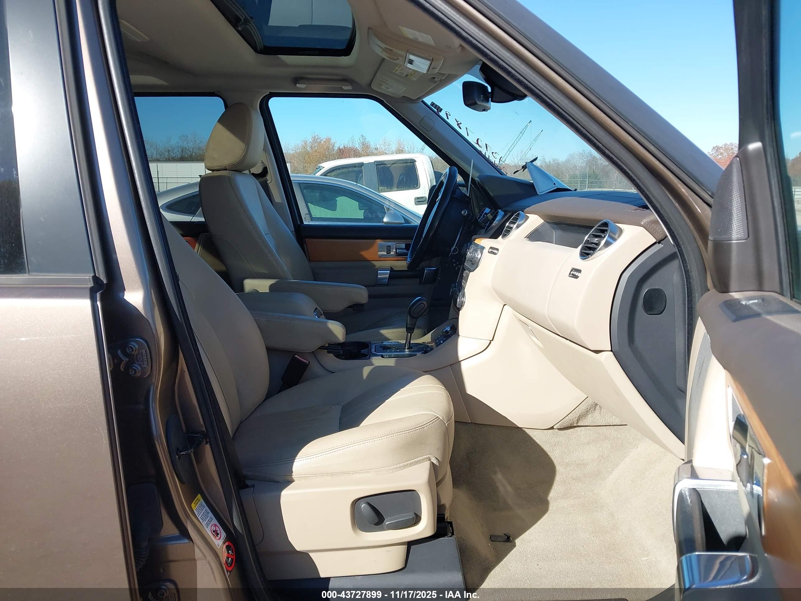 LAND ROVER image 5