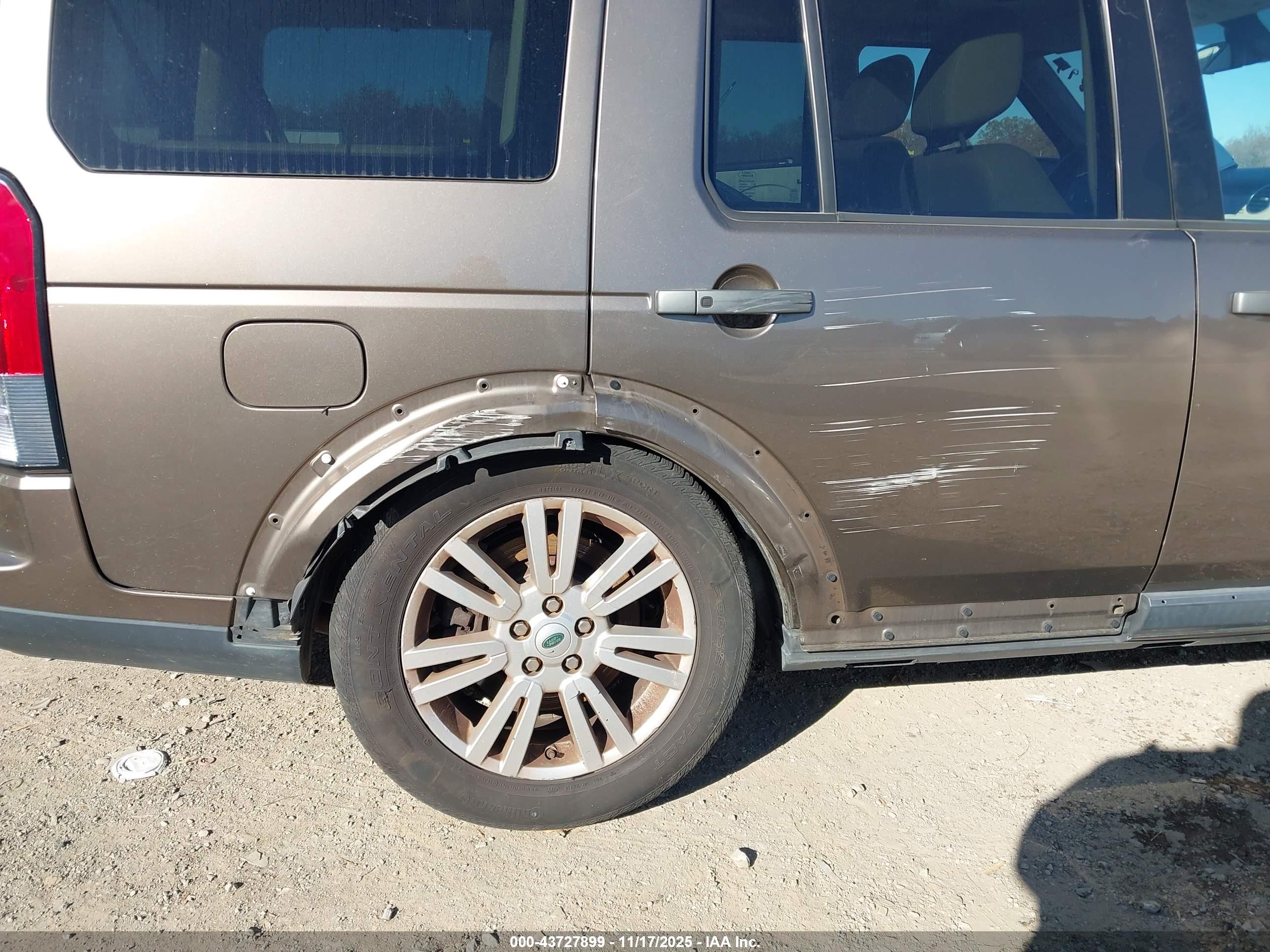 LAND ROVER image 6