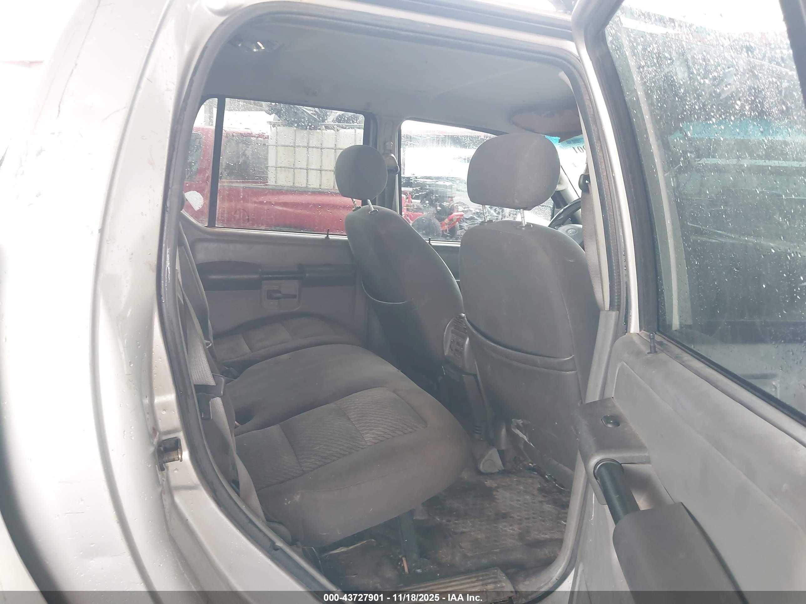 FORD EXPLORER image 8