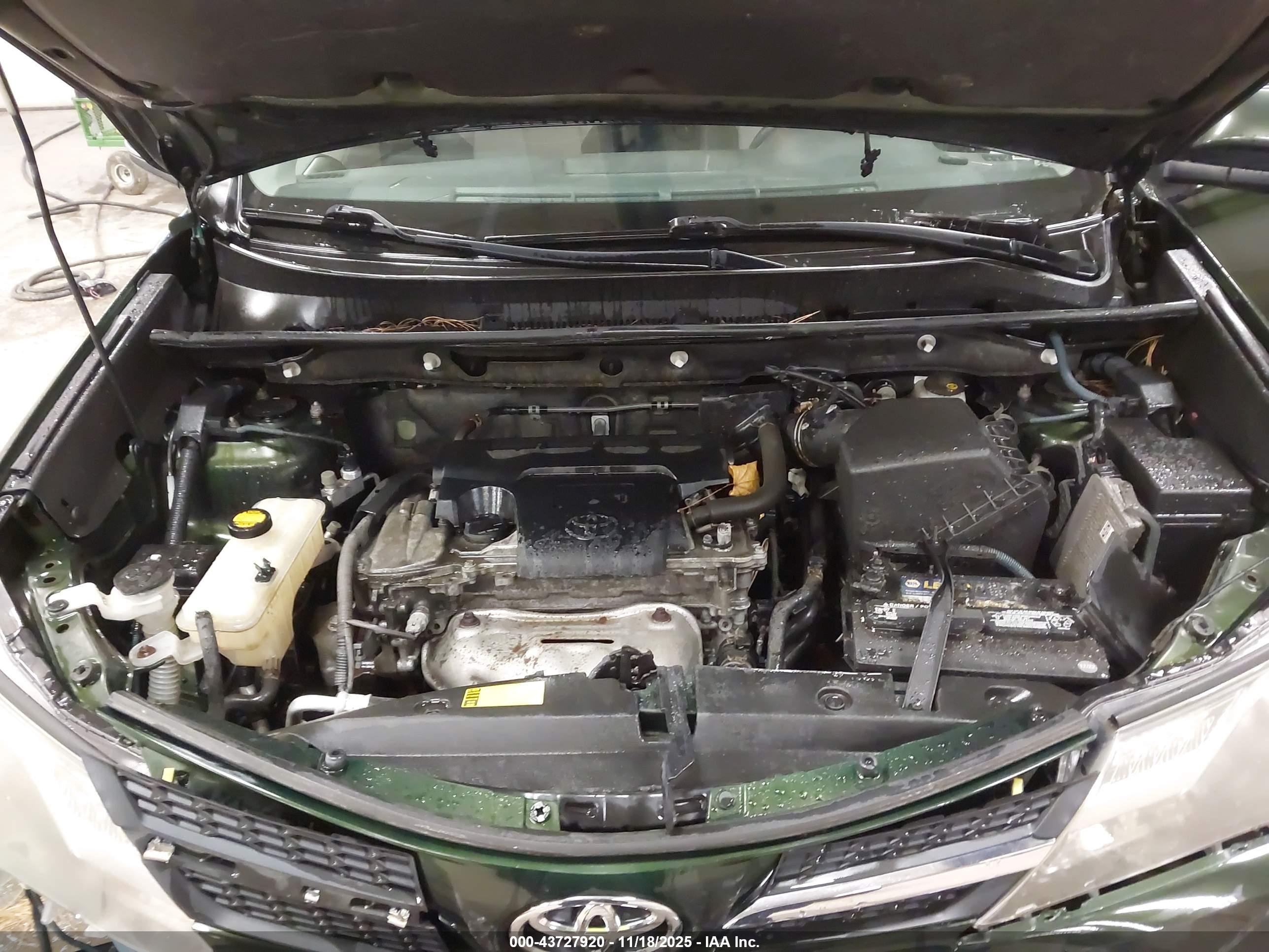 TOYOTA RAV4 image 10