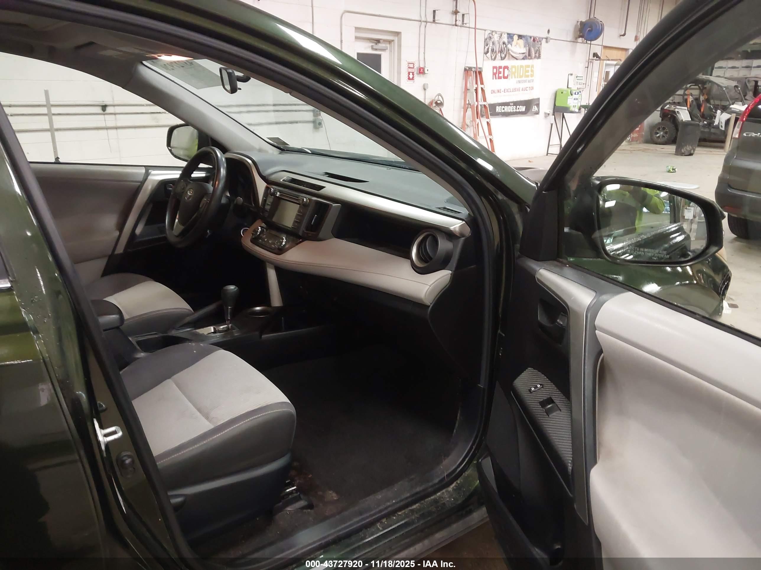 TOYOTA RAV4 image 5