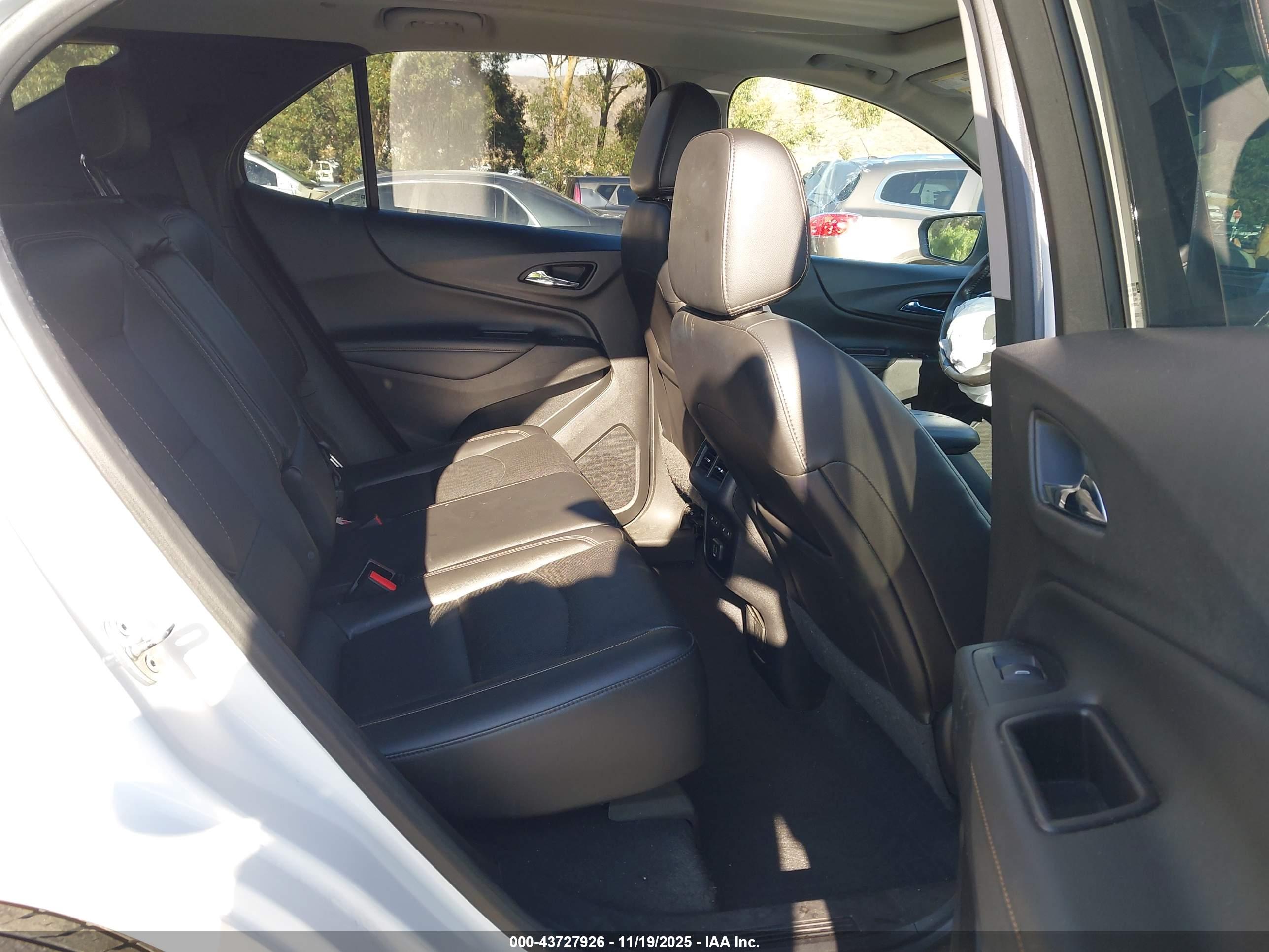 CHEVROLET EQUINOX image 8