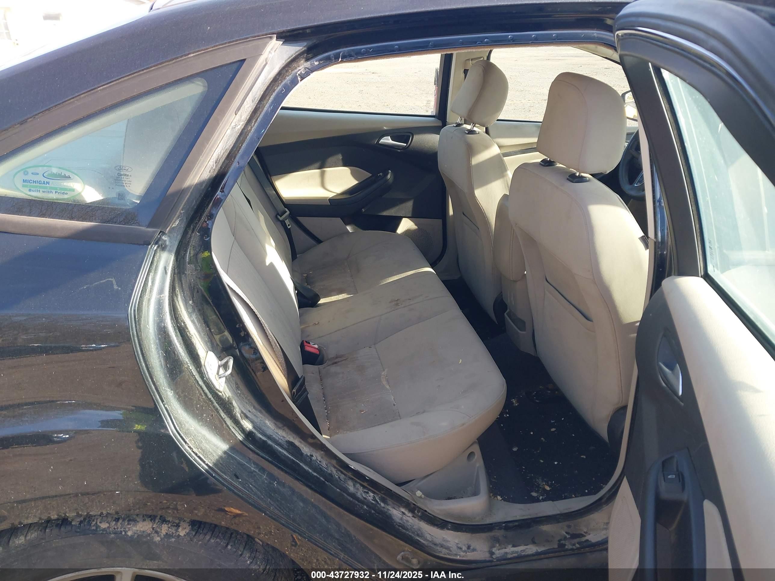 FORD FOCUS image 8