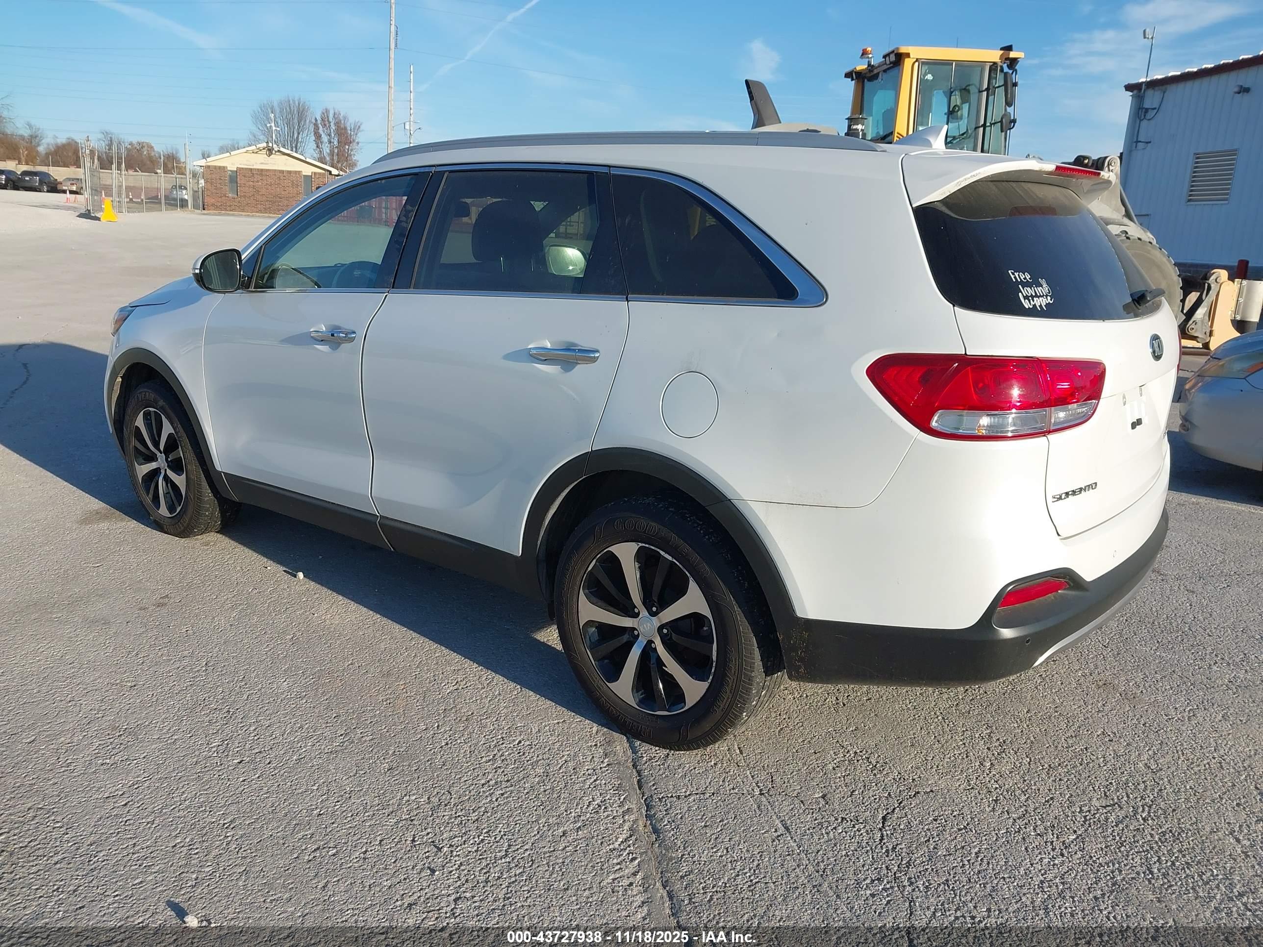 KIA SORENTO image 3