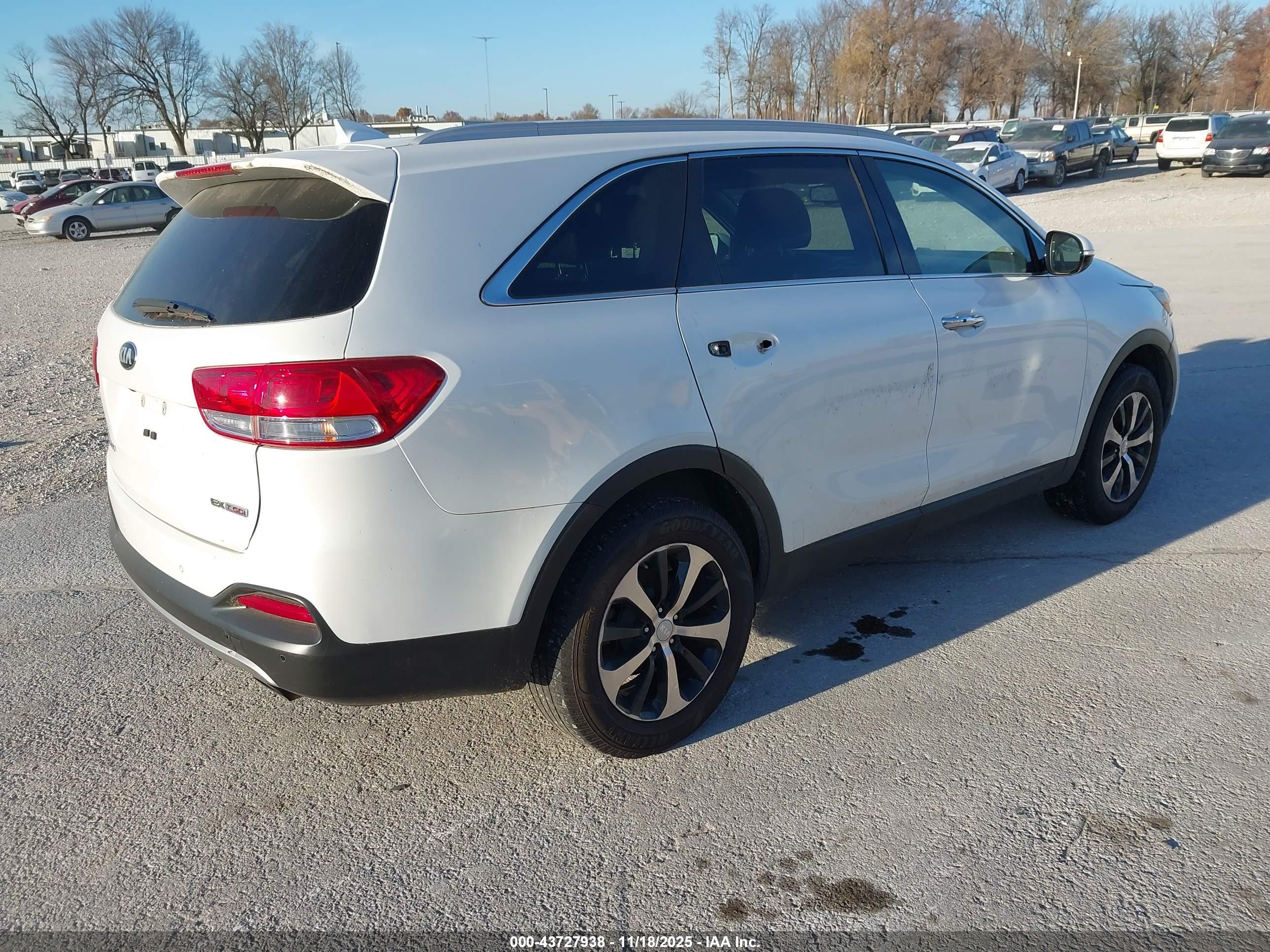 KIA SORENTO image 4