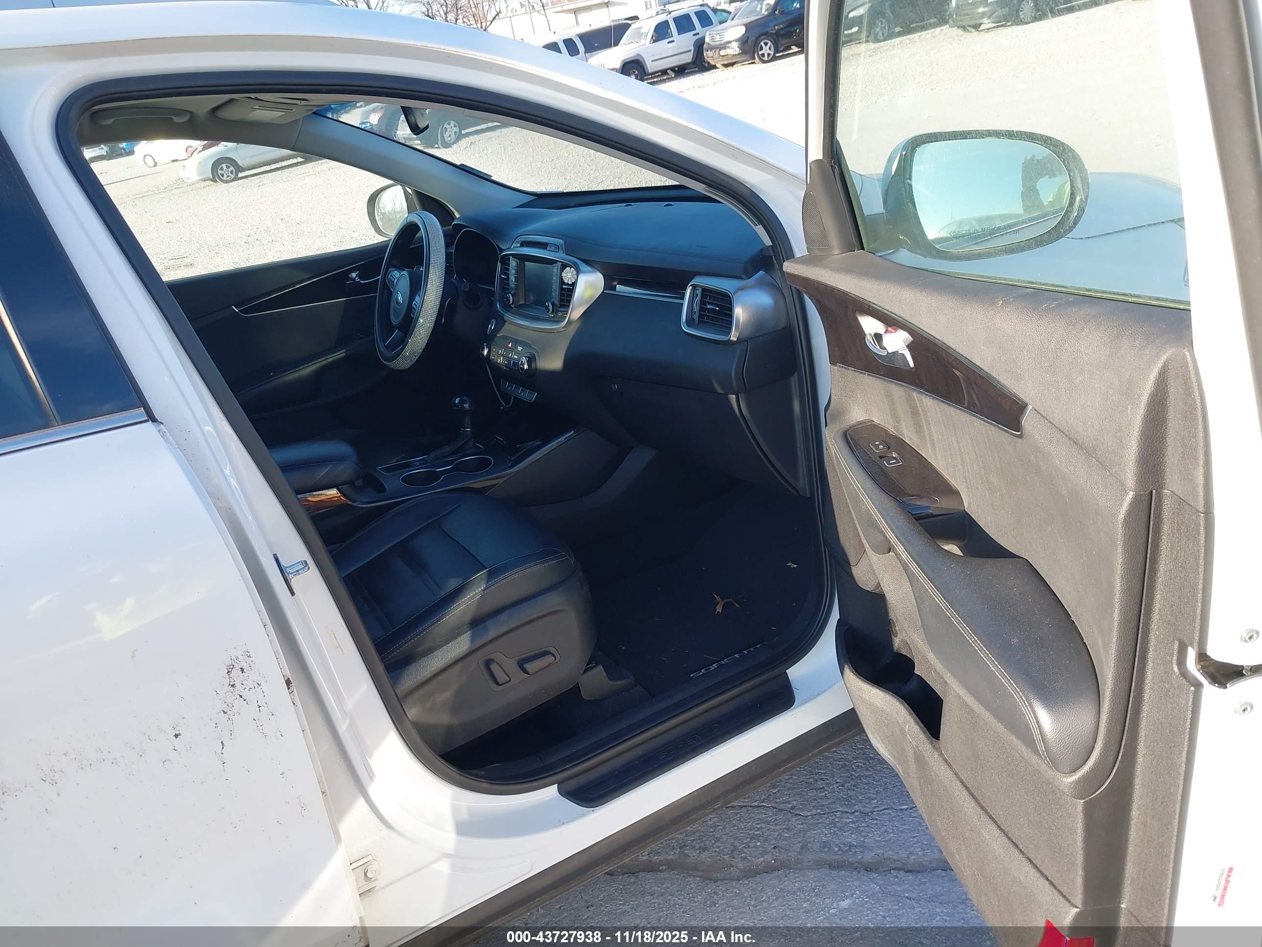 KIA SORENTO image 5