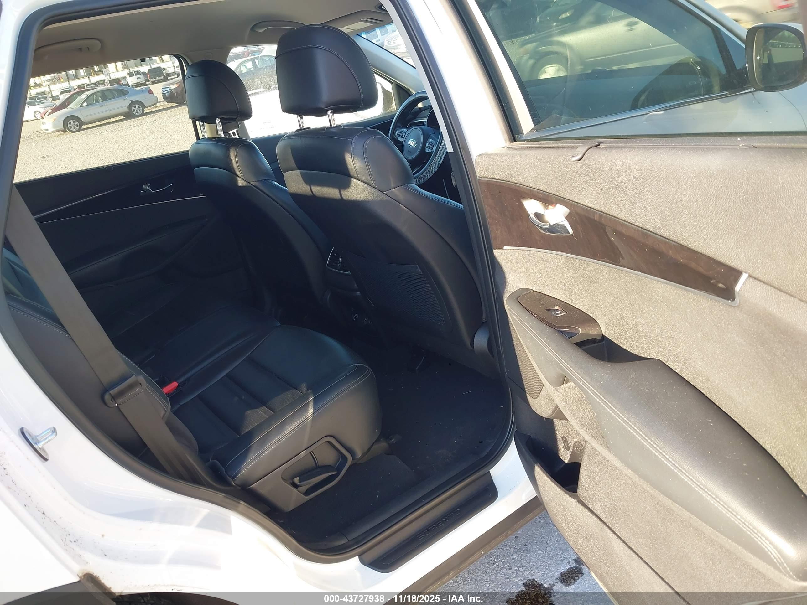 KIA SORENTO image 8
