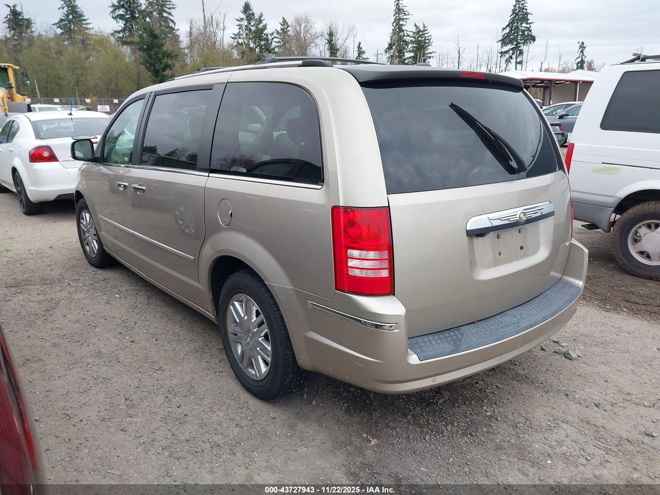 CHRYSLER TOWN image 3