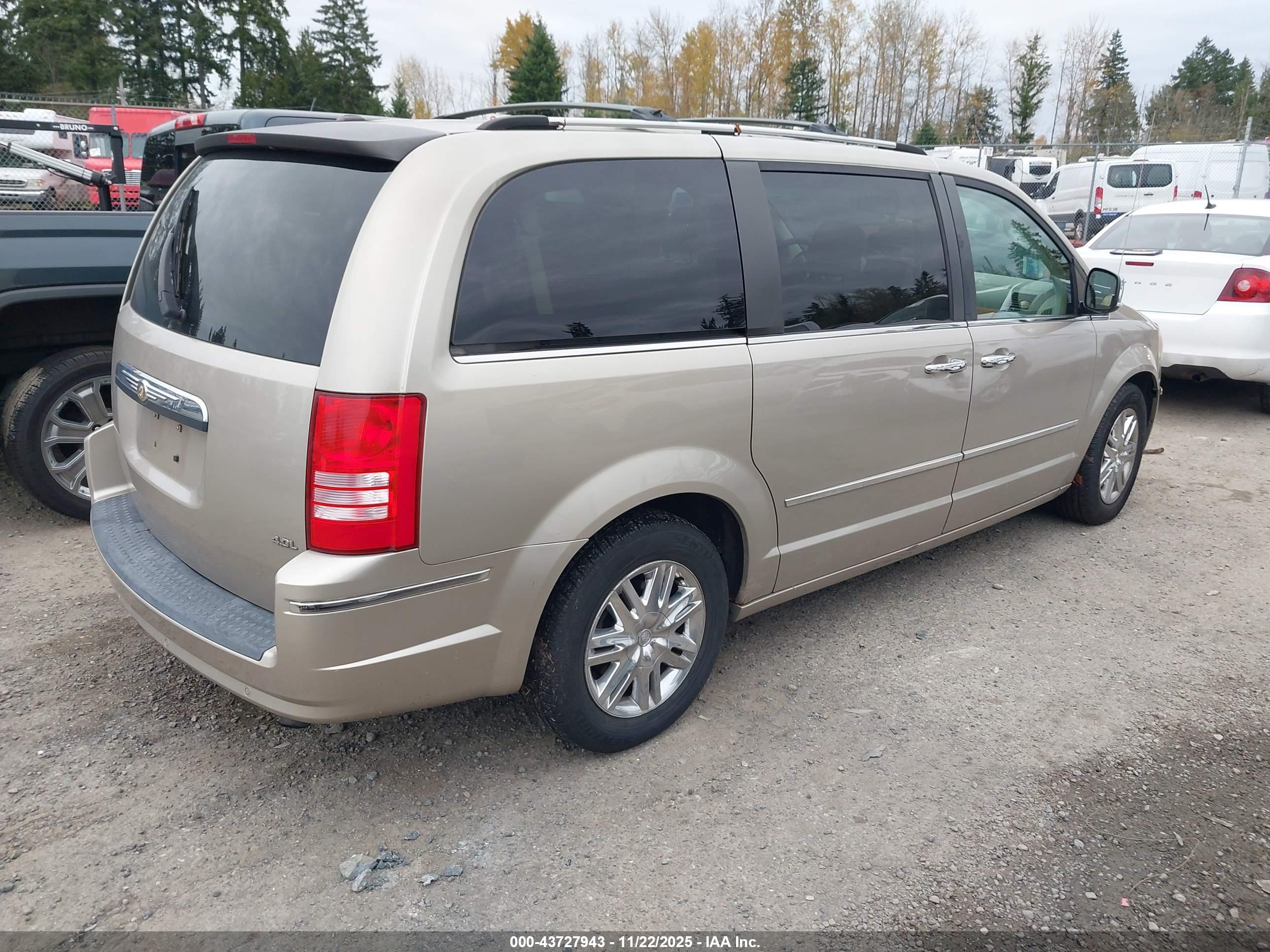 CHRYSLER TOWN image 4