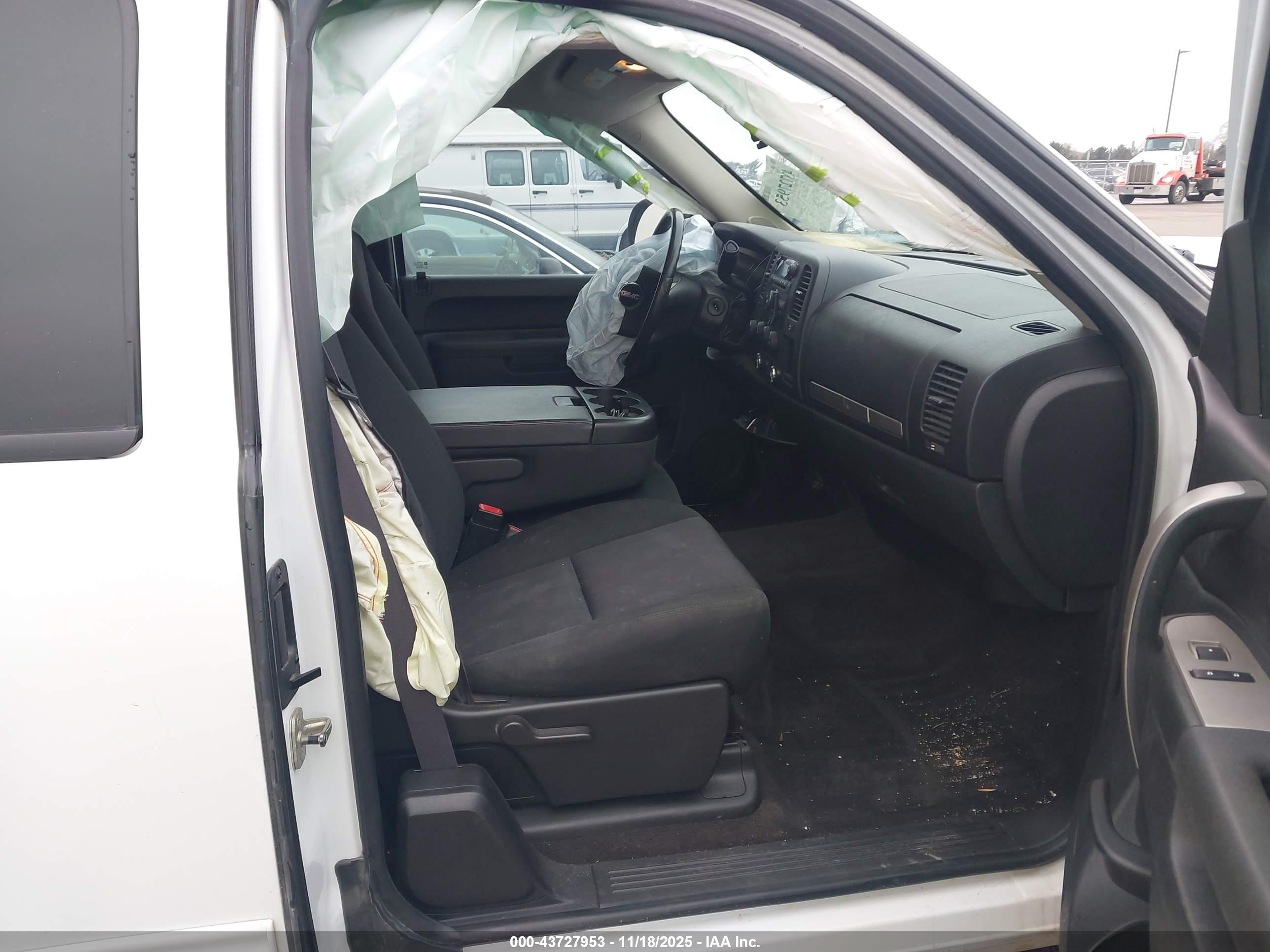 GMC SIERRA image 5